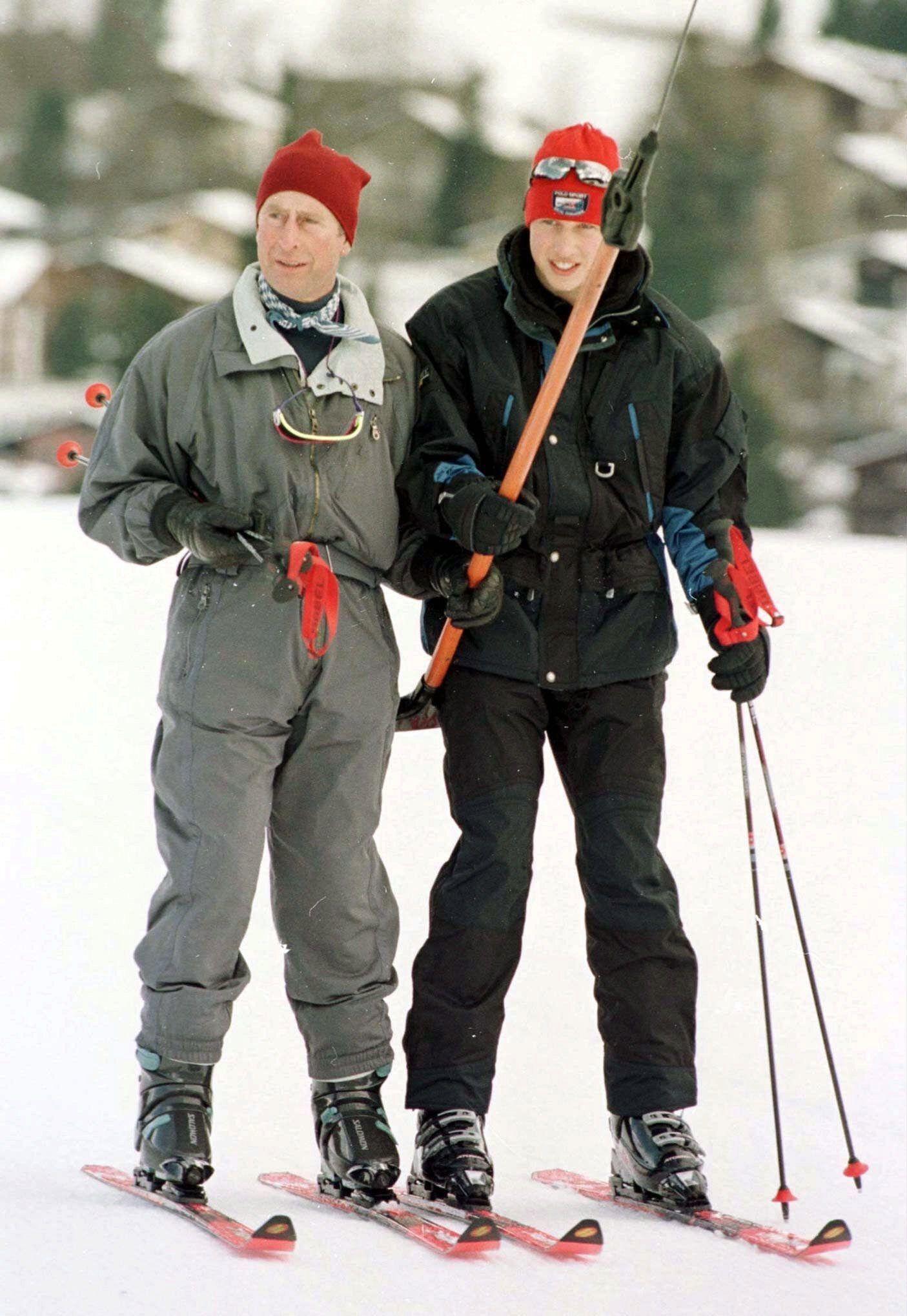 SPORTY: Prins Charles sammen med sin da 15 år gamle sønn prins William. De to er på er på ferie i de sveitsiske aplene i 1998. Foto: AP.
