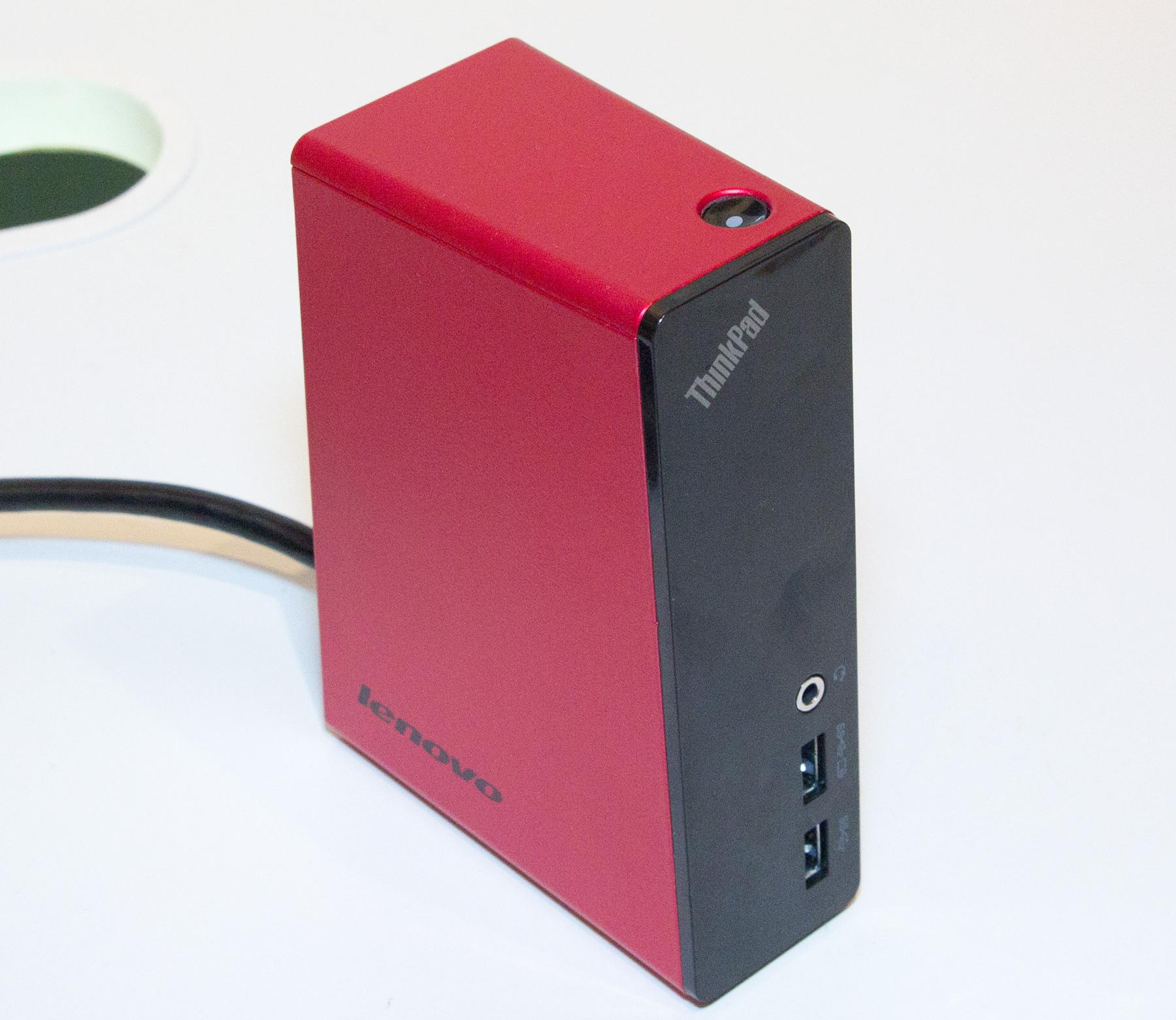 Lenovo stiller med en USB-basert docking som også lader maskinen din. Det beste? Prislappen på 99 USD.Foto: Rolf B. Wegner, Hardware.no