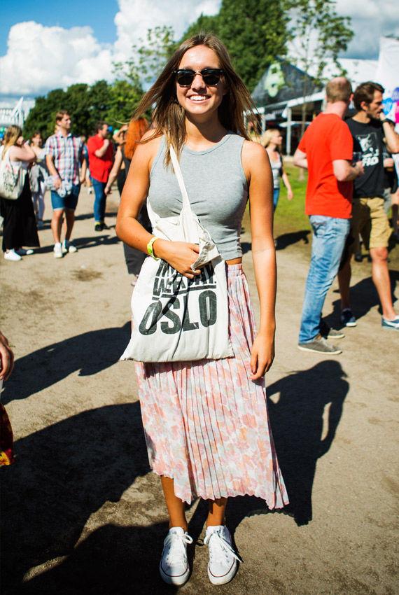 MER VÅGAL: Maren Melheim (16) prøver å ikke følge festivallooken slavisk. 16-åringen tar helst på seg noe hun liker å gå i, men tørr gjerne å ta på seg noe på festival som hun ikke våger ellers. Foto: Jo Straube/VG