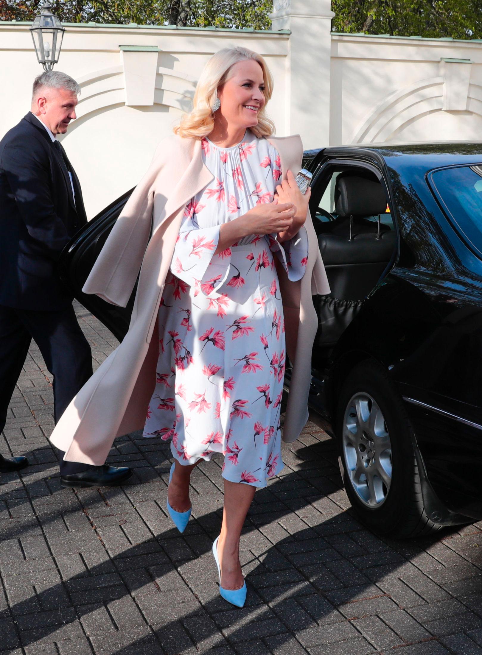 PASTELLER: Kronprinsesse Mette-Marit kledd i kjole fra byTiMo i Vilnius. Foto: Lise Åserud/NTB scanpix