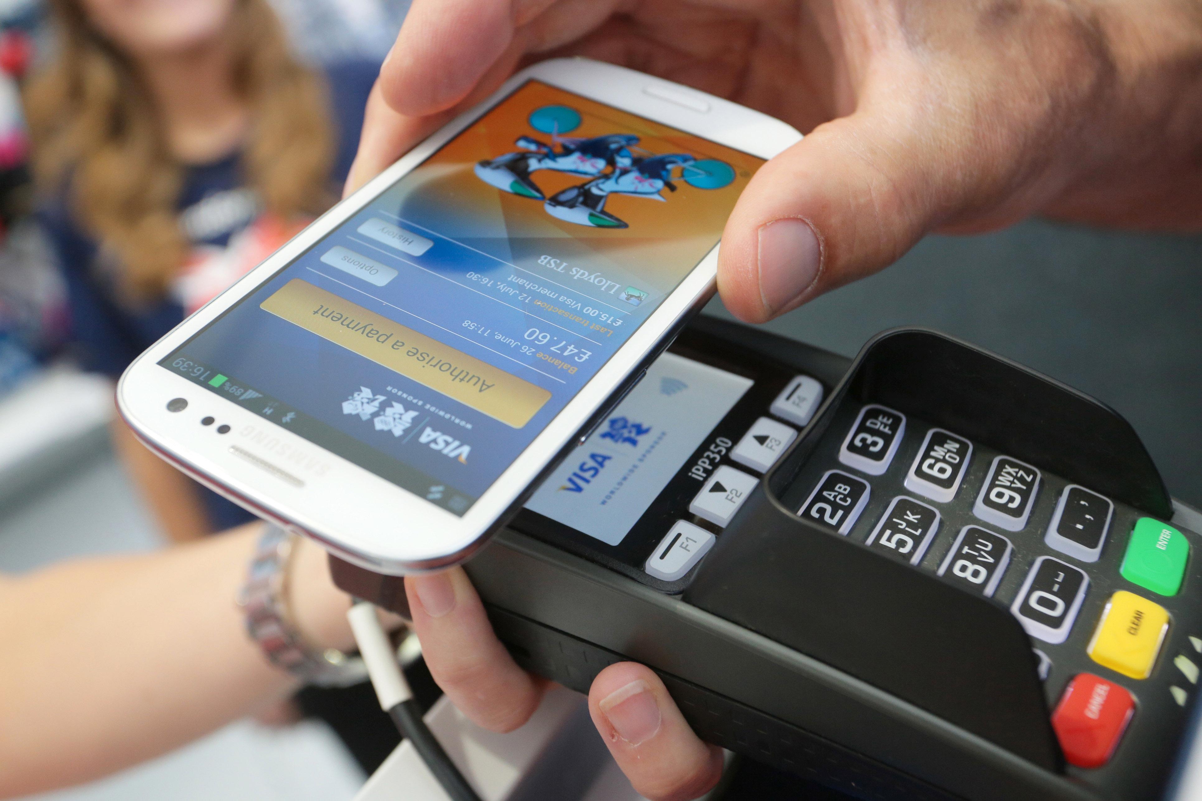 DnB og Telenors Valyou vil la deg betale med mobilen, uten å slå kode eller være nær terminalen.