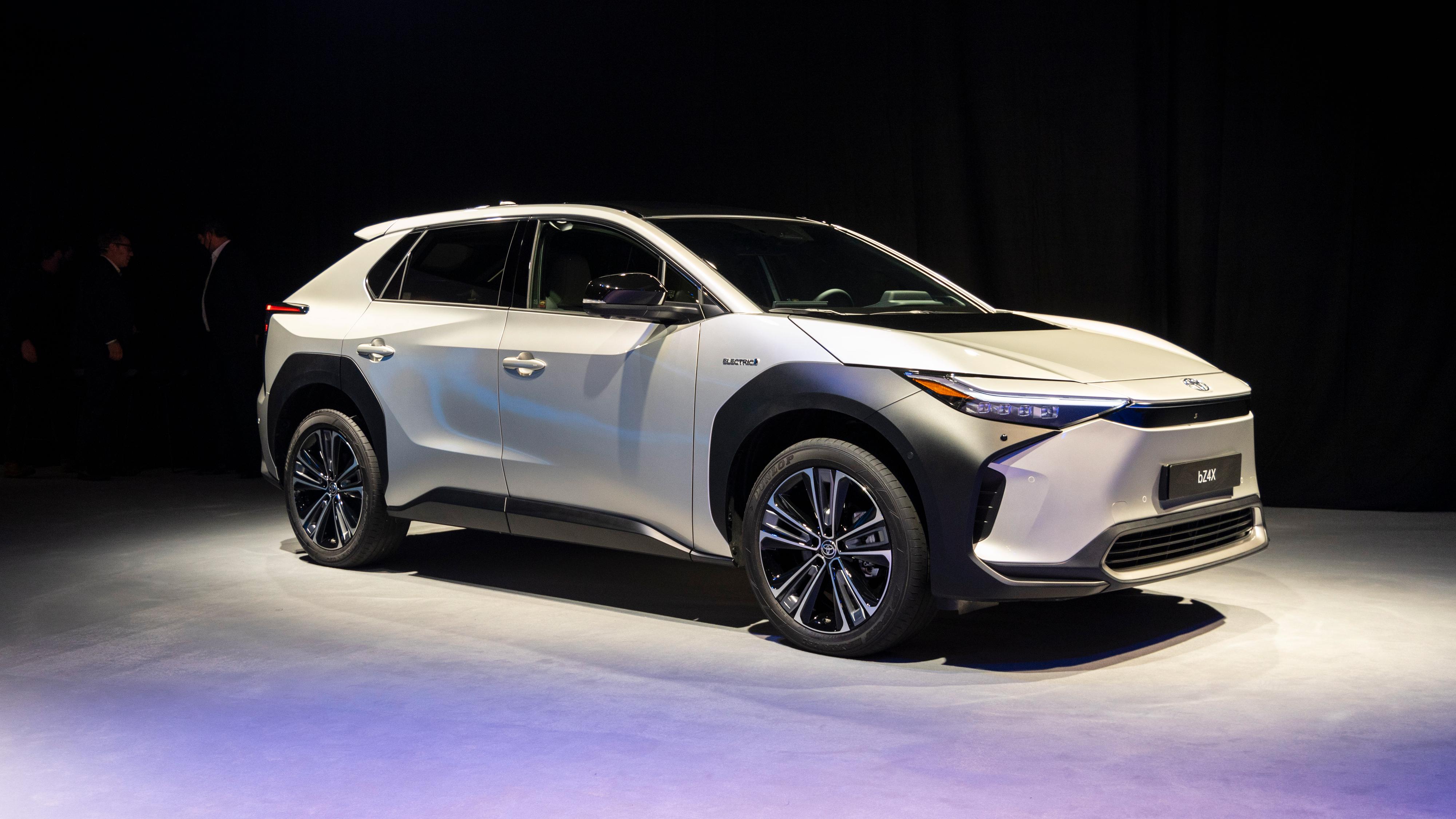 Toyotas bZ4X kan bli en joker i 2022. Men kommer den på markedet for sent til å kunne hamle opp med de andre modellene – som vil være tilgjengelig hele året? 