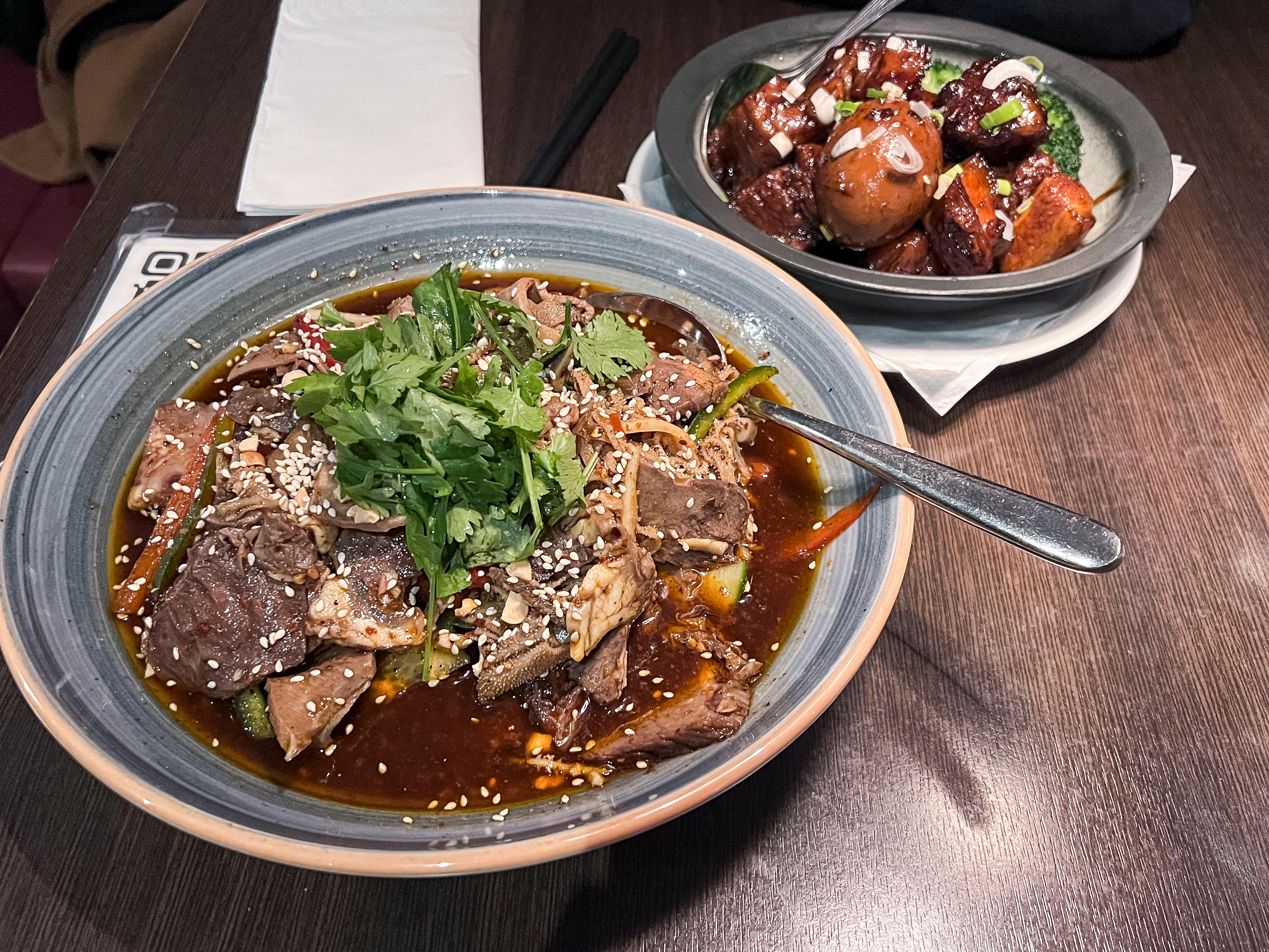 Restaurantanmeldelse av Shanghai 2k18: Raust og sterkt 