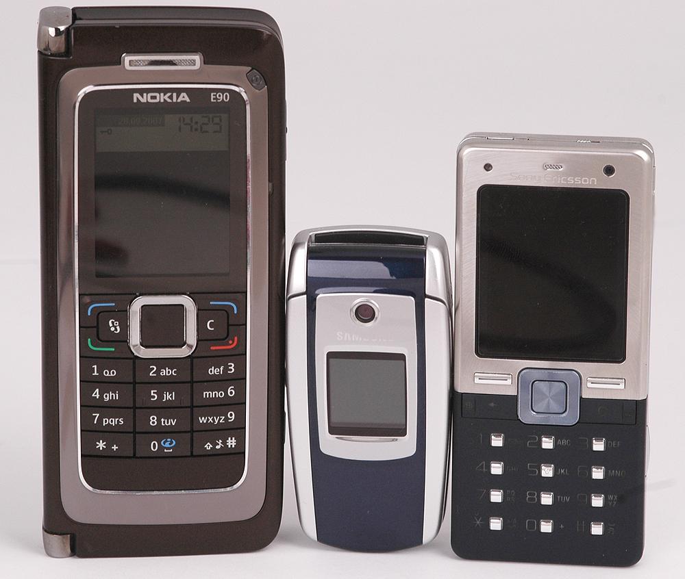M300 er en skikkelig knøtt sammenlignet med Nokia E90 og Sony Ericsson T650i.