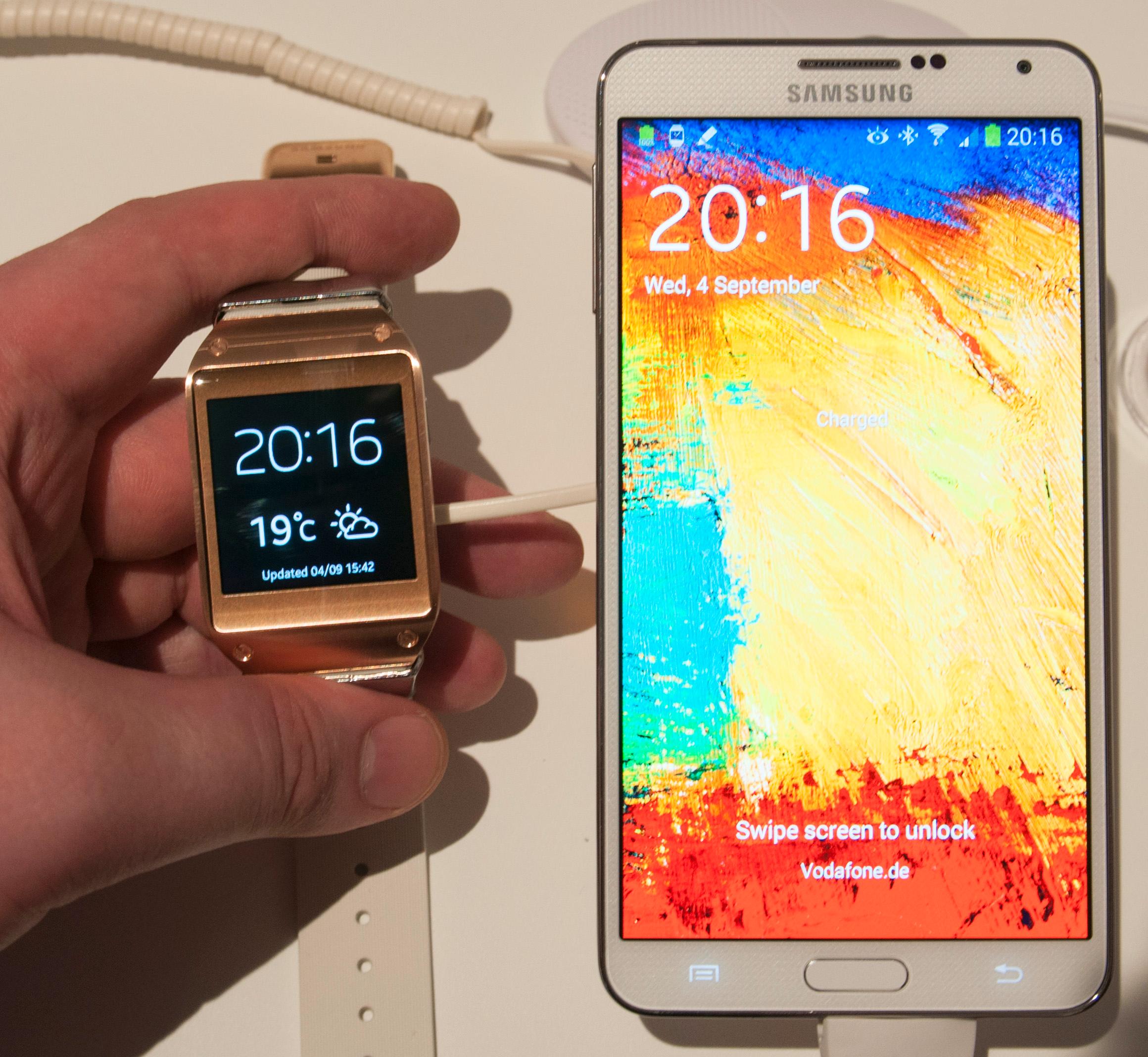 Det perfekte par? Galaxy Gear blir lansert sammen med Galaxy Note 3, men også Galaxy Note II og Galaxy S4 vil få oppdateringer som støtter klokken.Foto: Finn Jarle Kvalheim, Amobil.no