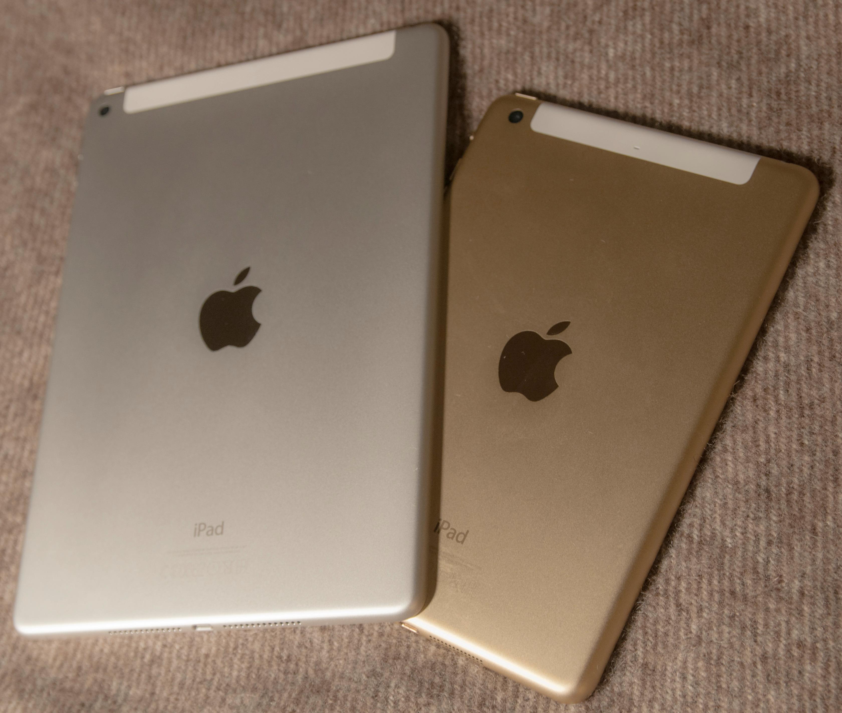 iPad Air 2 til venstre, og iPad Mini 3 til høyre. Begge fås i fargene sølv, «Space Grey» og gull.Foto: Finn Jarle Kvalheim, Tek.no
