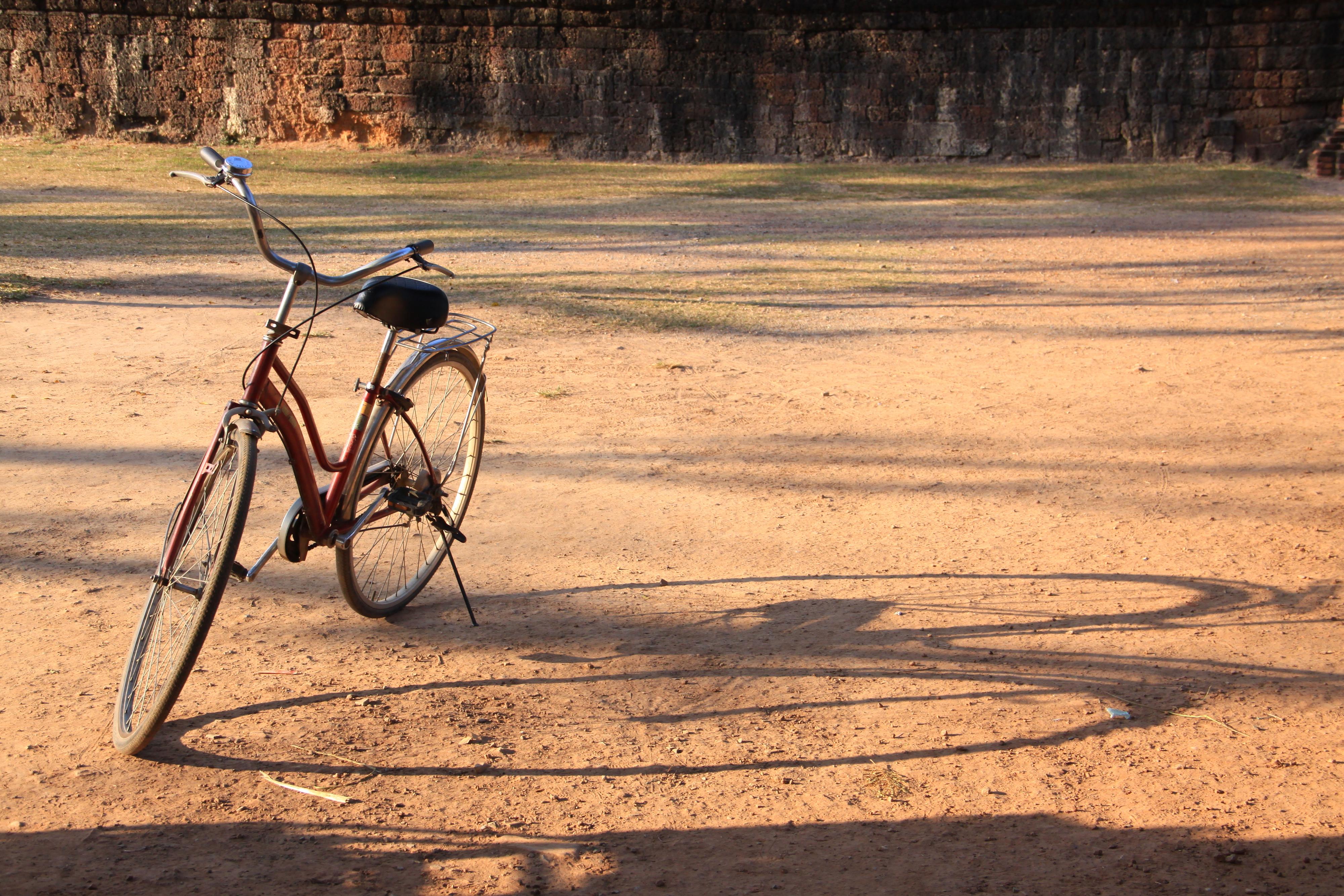 En eller to sykler? Å leke med skygger kan gi morsomme resultater.Foto: Shutterstock/momopixs