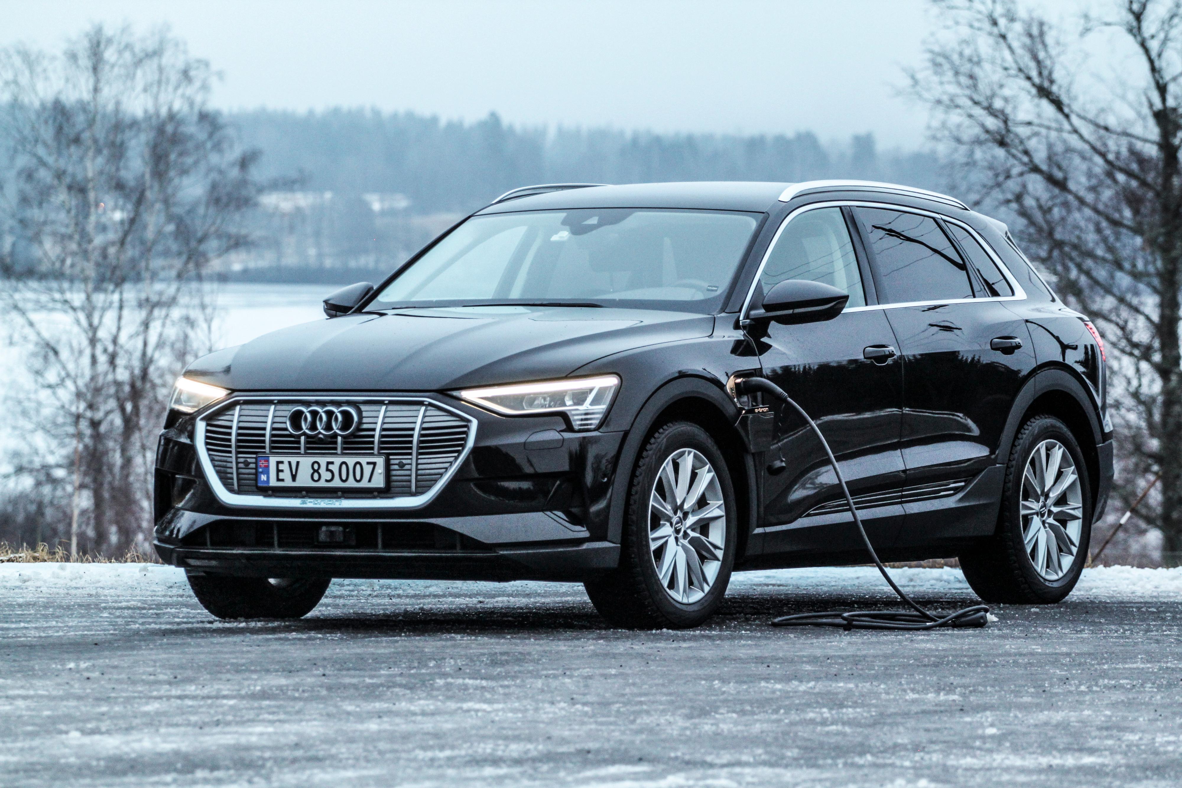 Audis e-tron har et batteri på 95 kWh brutto. 