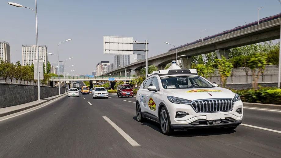 Godkjenner robottaxi uten sjåfør i Beijing