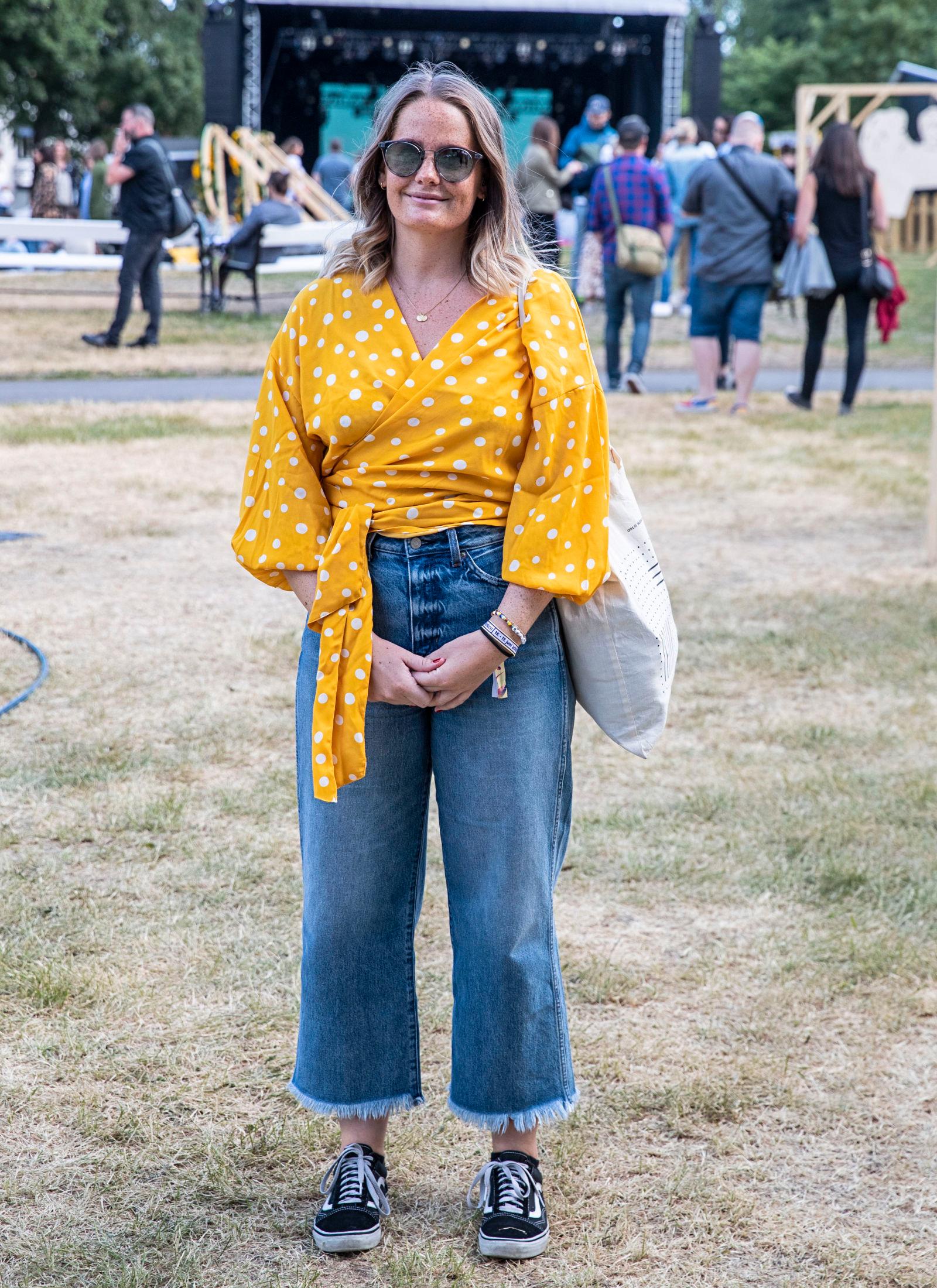 GULT ER KULT: Veronica St. Hilaire hadde på omslagstopp og jeans på Piknik i Parken. Foto: Hallgeir Vågenes/VG