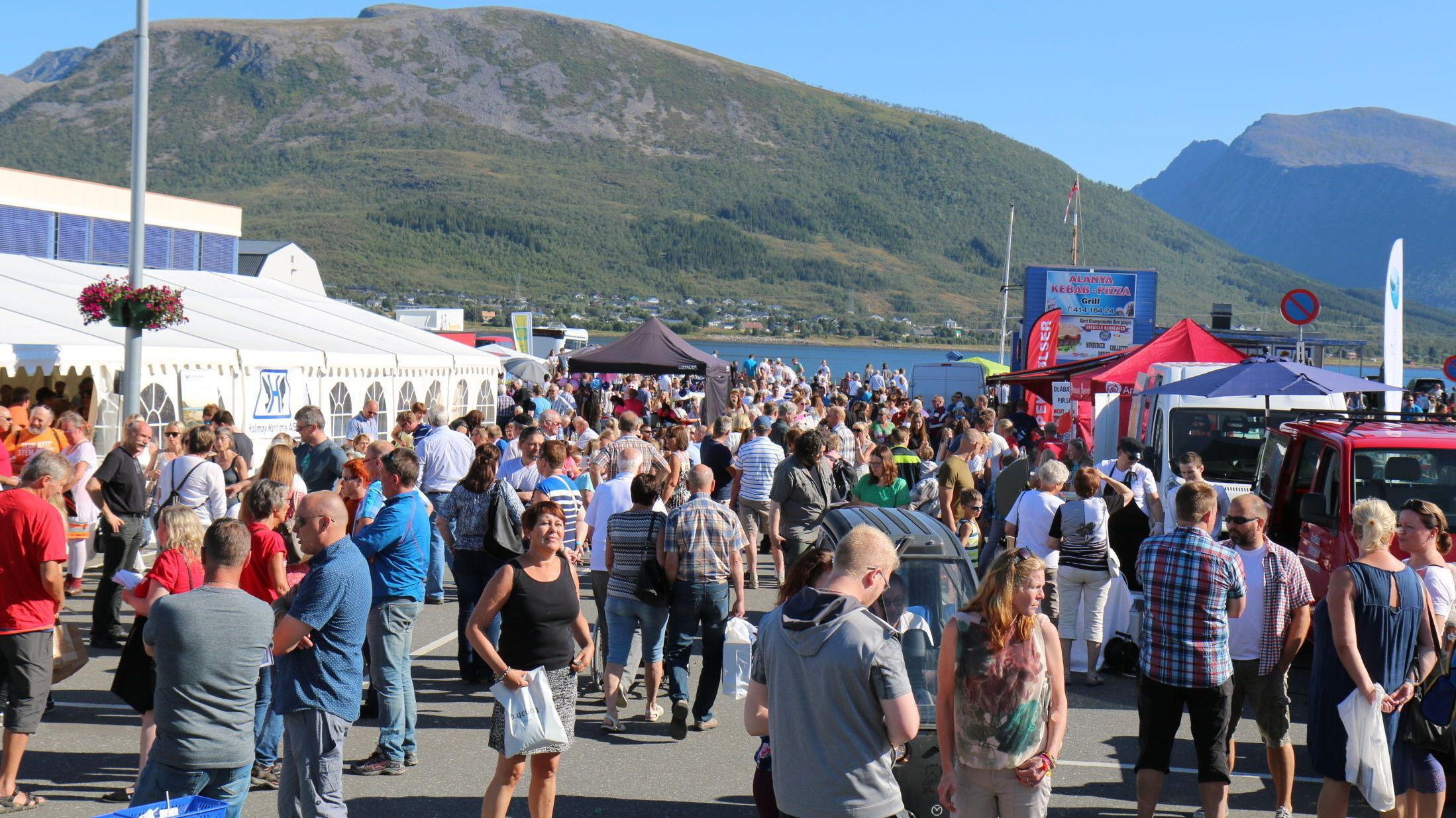 FOR MATGLADE: Det finnes masse spennende matfestivaler du kan besøke i løpet av sommeren, blant annet Vesterålen Matfestival som holdes over hele Vesterålen. Foto: Vesterålen Matfestival