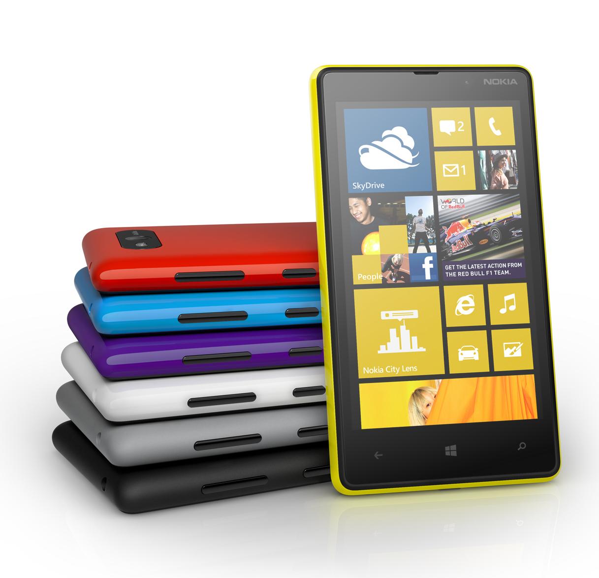 Både Nokia Lumia 920 og 820 (bildet) fås i en rekke ulike farger.