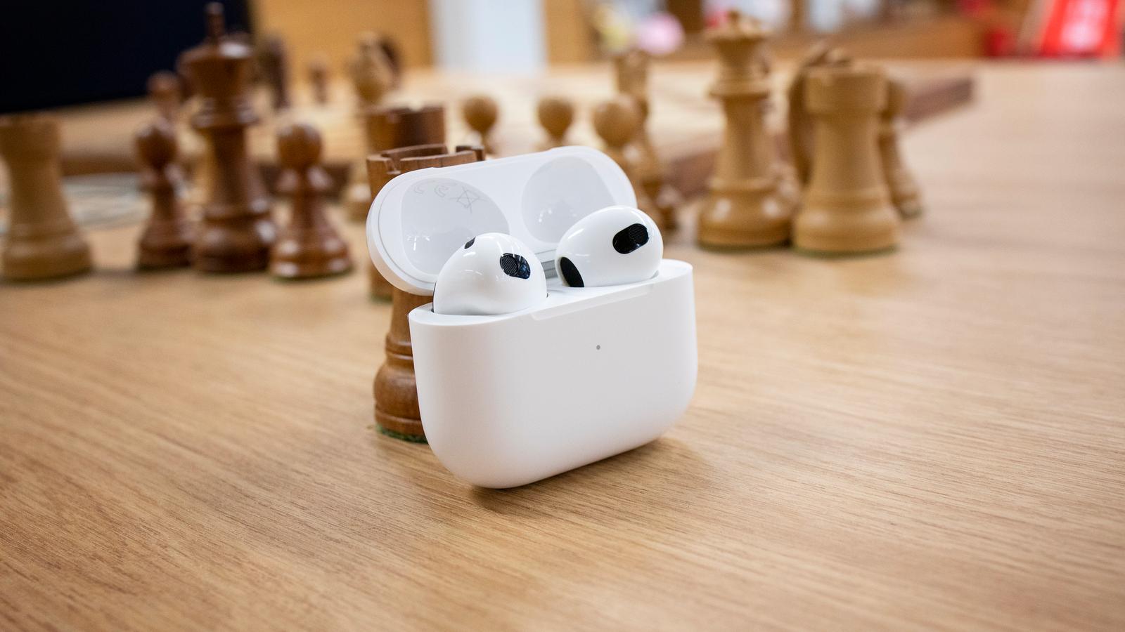 Apple’s Plans for Fourth Generation AirPods and Upgrades for AirPods Max – Bloomberg Report
