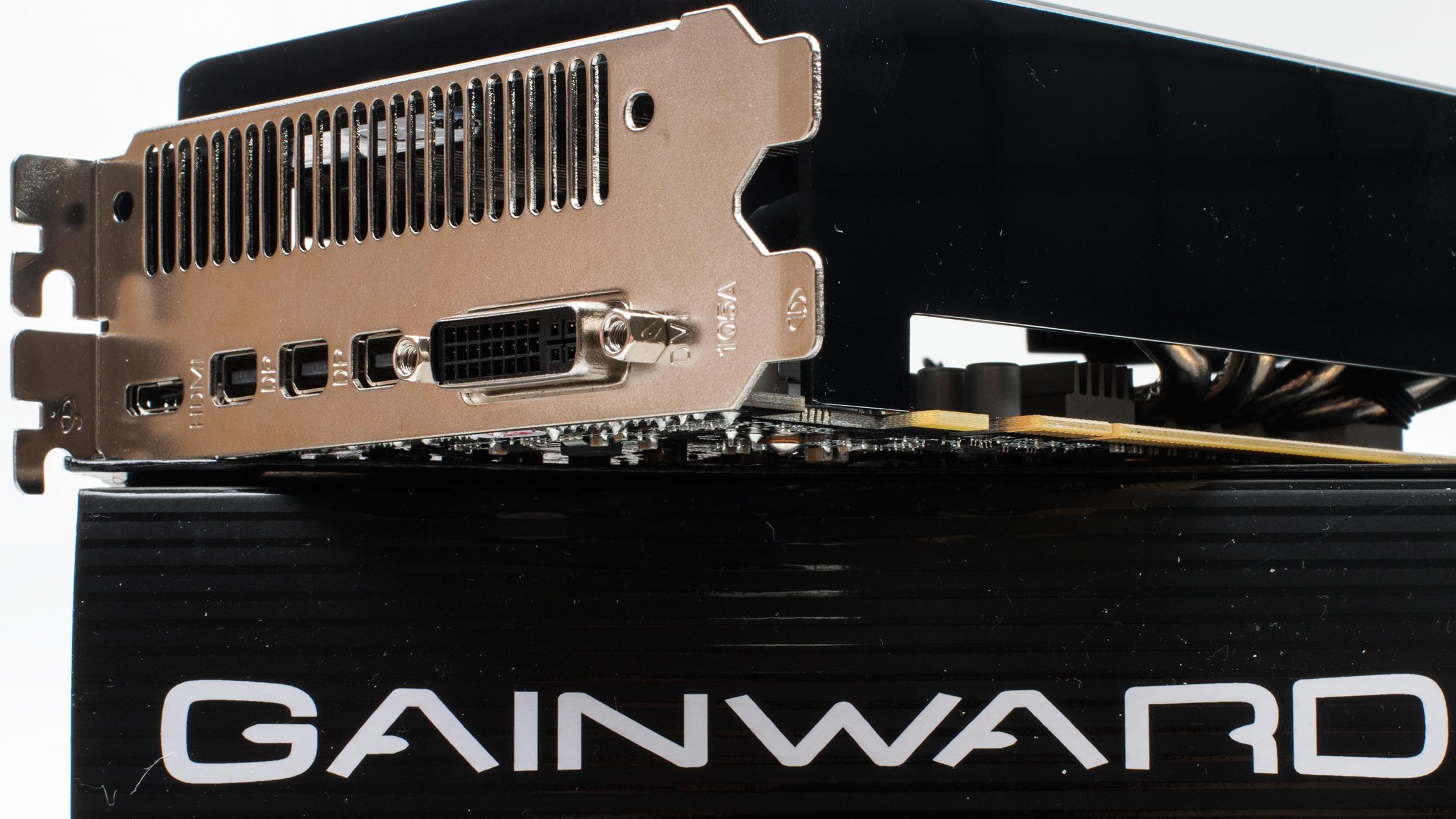 Gainward GeForce GTX 970 Phantom har tre utganger til Mini DisplayPort, en Mini HDMI-utgang, og DVI.Foto: Varg Aamo, Tek.no