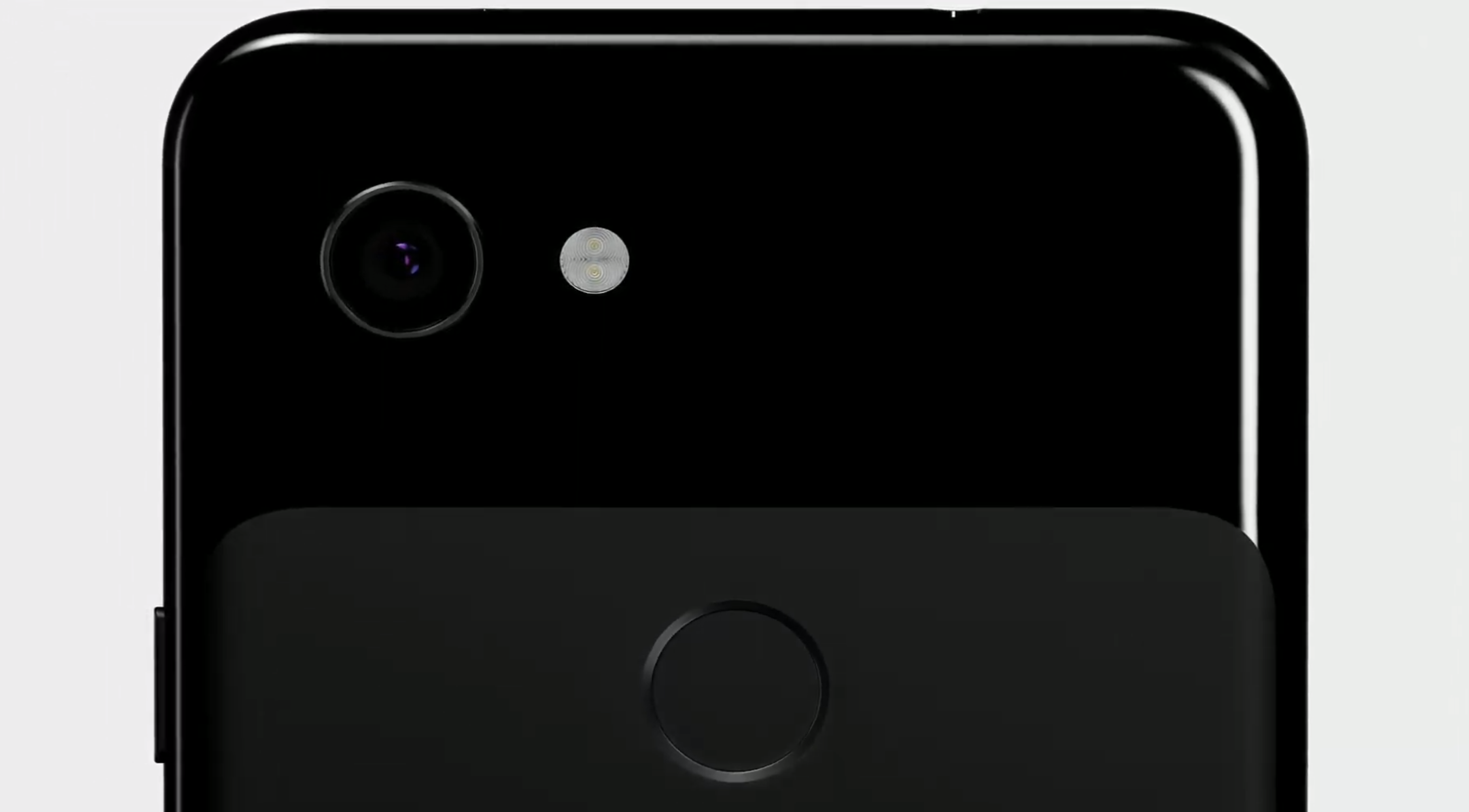 Pixel 3a-modellene har klassisk Pixel-design med to forskjellige utførelser på baksiden. Men begge delene er plast - her er det kun glass på forsiden av telefonene.