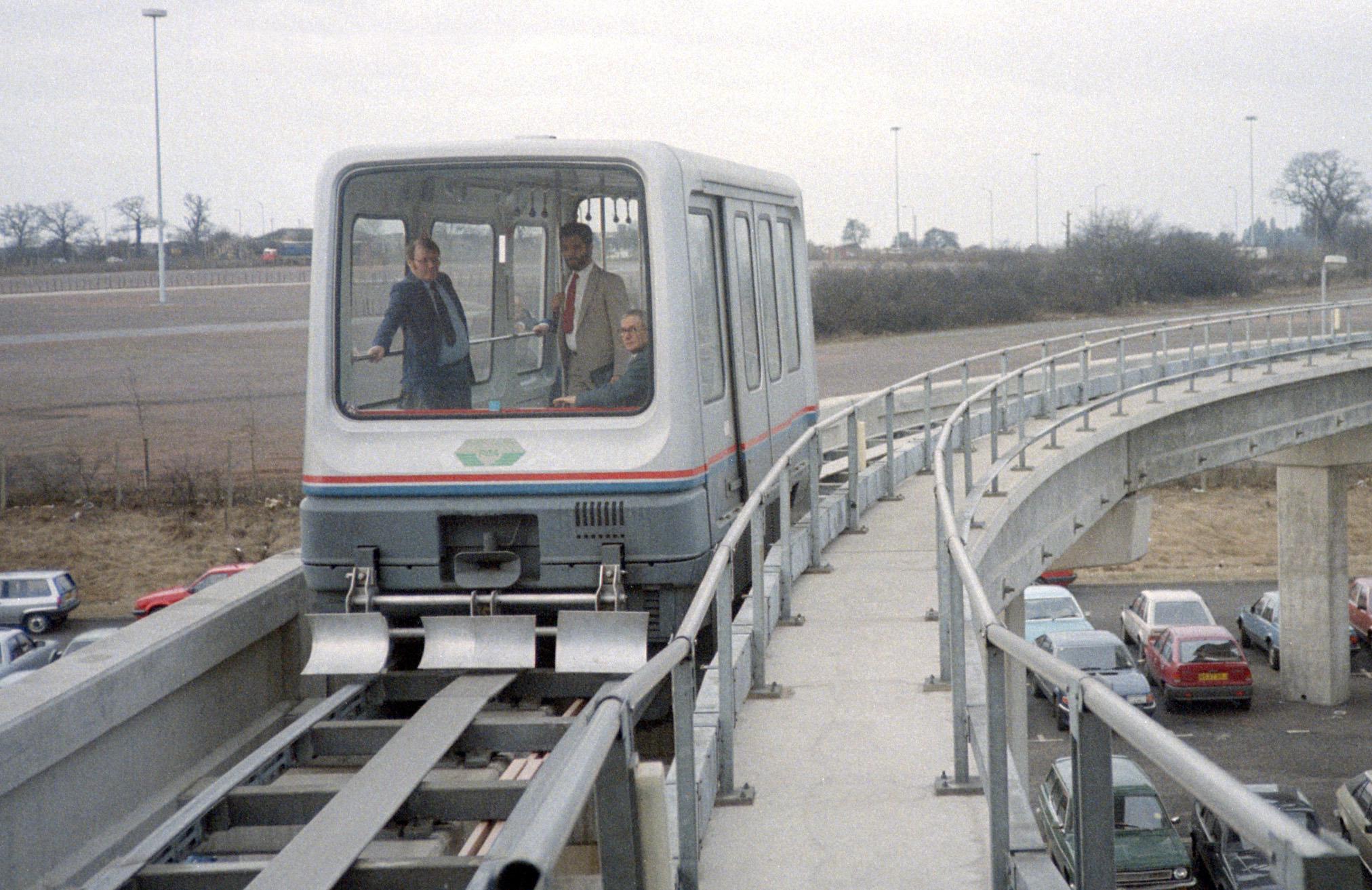 Verdens første kommersielle maglev-linje. Ikke akkurat noe lyntog. Foto: MaltaGC, CC-BY-SA3.0