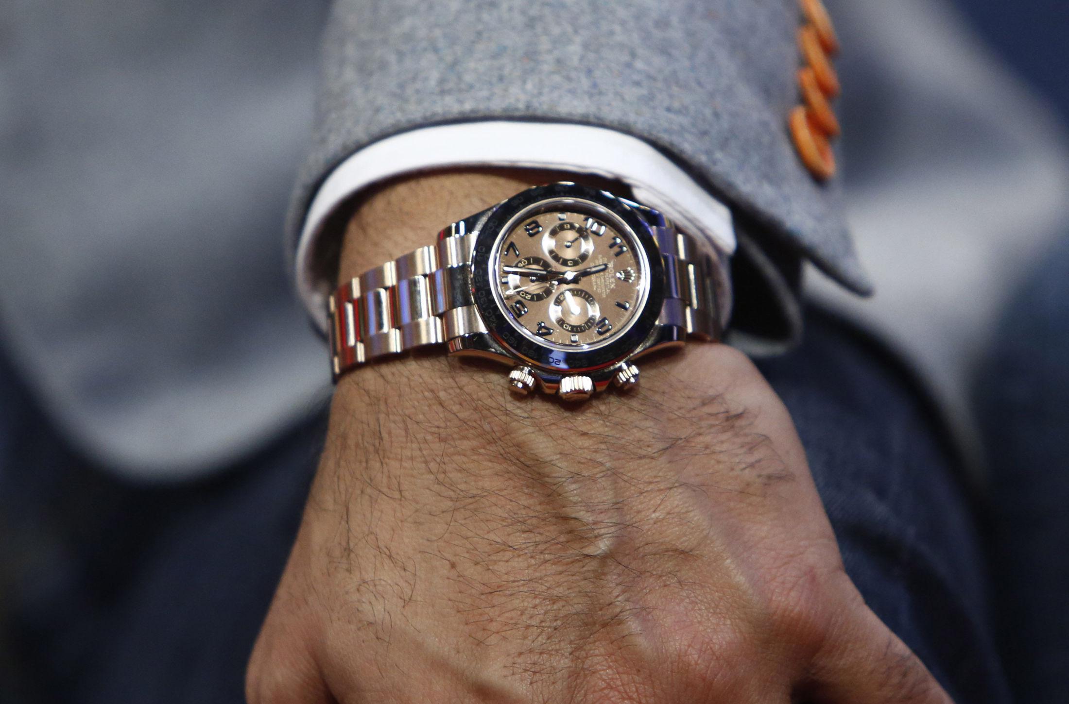 LUKSUSKLOKKE: Tollvesenet har flere eksempler på nordmenn som har handlet dyre klokker, som Rolex, i utlandet, og blitt tatt for å ikke ha fulgt tollreglene når de har kommet tilbake igjen. Foto: Getty Images
