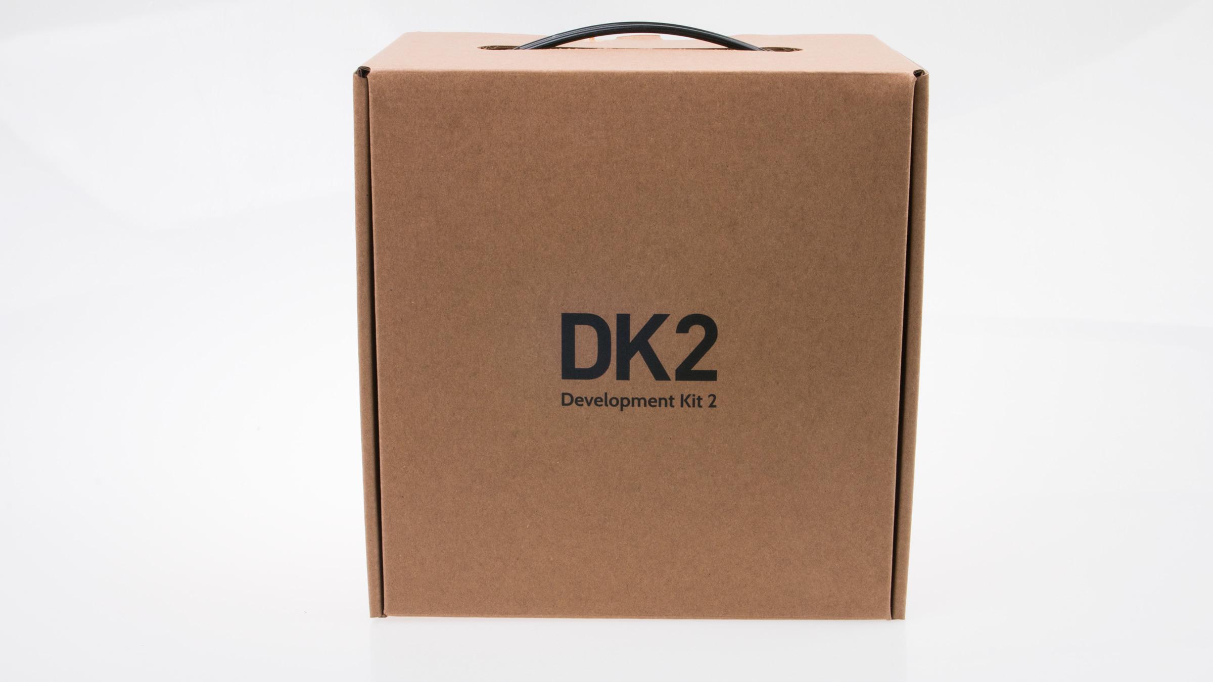 Den opprinnelige Oculus Rift Development Kit kom i en snasen, sort koffert. Oppgraderingen må bo i en pappeske-koffert i stedet, men det er jo det som er på innsiden som teller.Foto: Varg Aamo, Tek.no