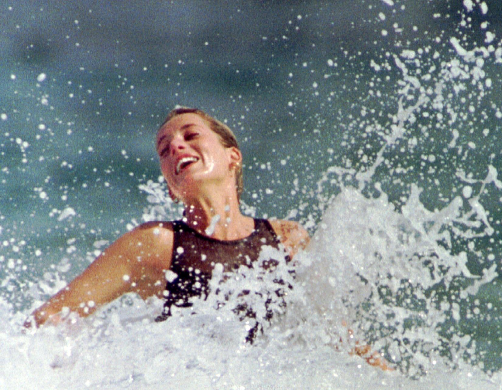 1993: Det finnes flere fantastiske bilder av Diana vi sent vil glemme. Her er hun på ferie i St. Kitts.