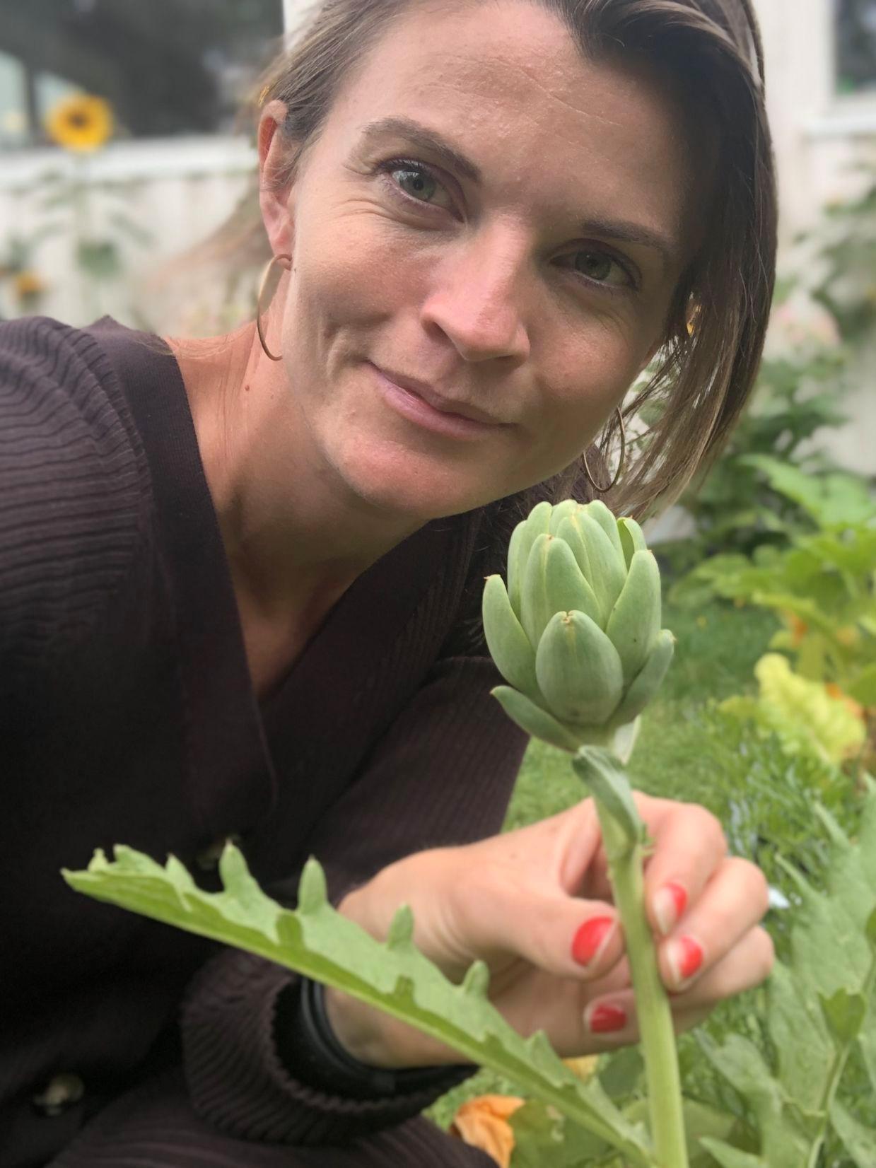 LIDENSKAP: Madeleine Strand elsker å dyrke noe hun kan spise. Foto: Privat