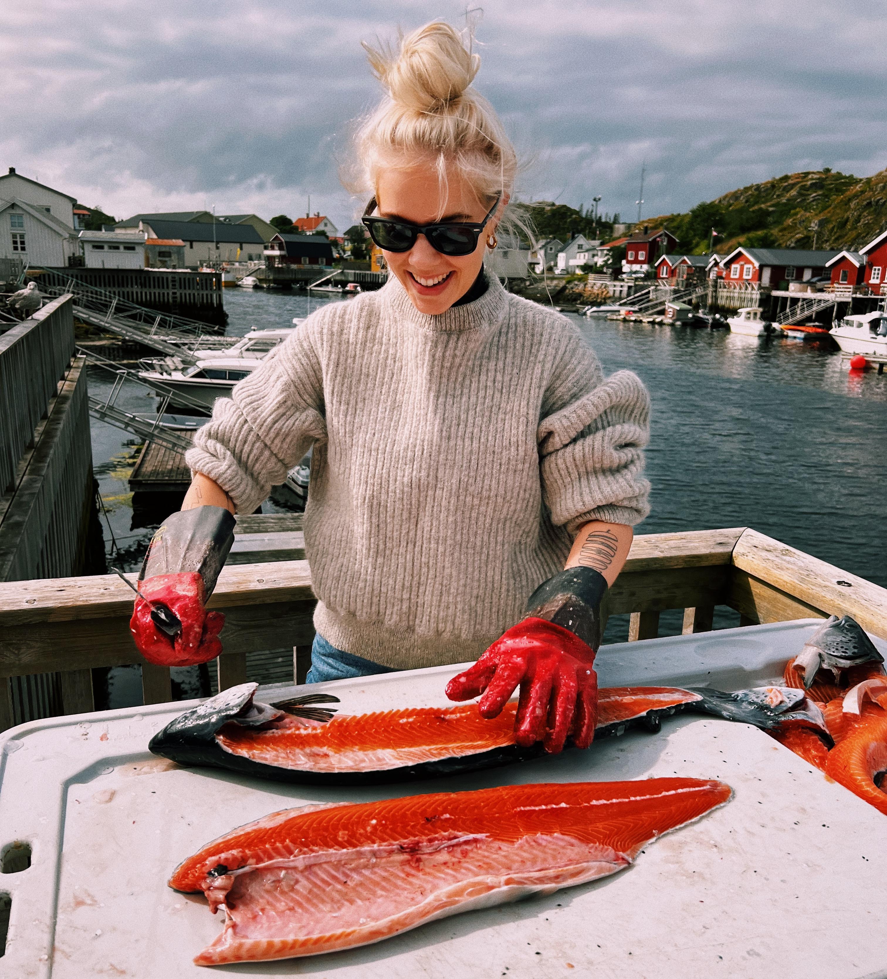 FORBEREDT: – Jeg lærte meg å filetere fisk før Camp Kulinaris, forteller Lydia Gieselmann. 
