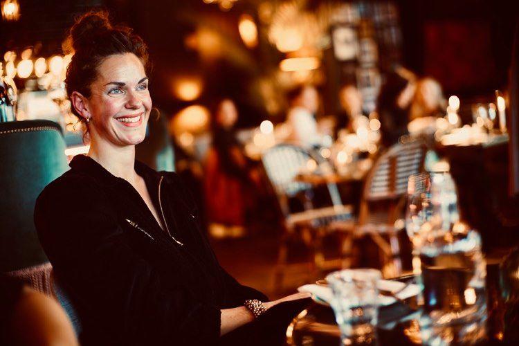 HELLER OFTE ENN DYRT: – Jeg vil heller gå ofte ut enn å spise dyrt på fine dining-restauranter, sier Sara Døscher. 