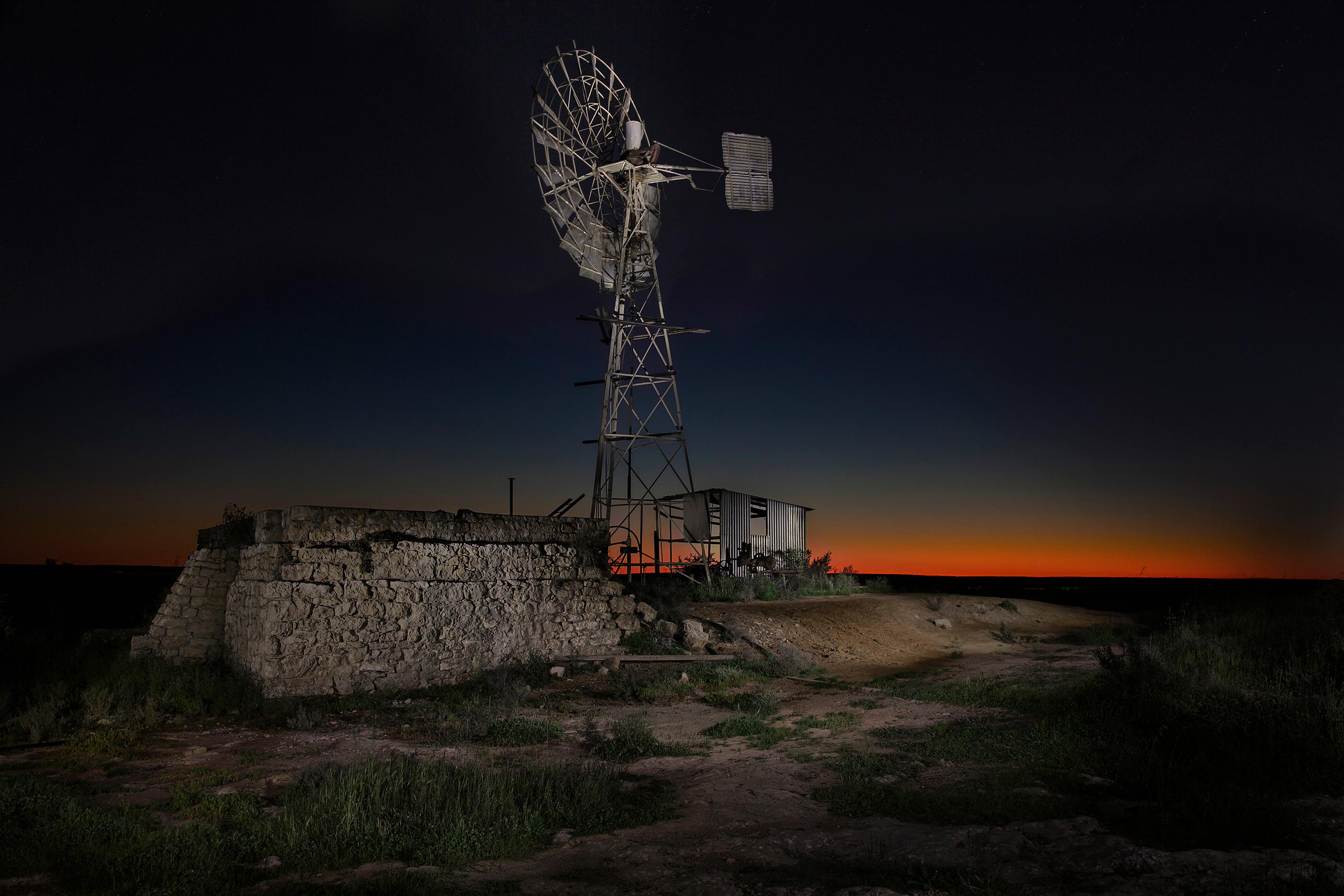 Light painting of a disused windmill on an abandoned farm situated on the edge of the Nullarbor desert. Foto: Zol Straub, Australia, Shortlist, Low Light, Open, 2015 Sony World Photography Awards