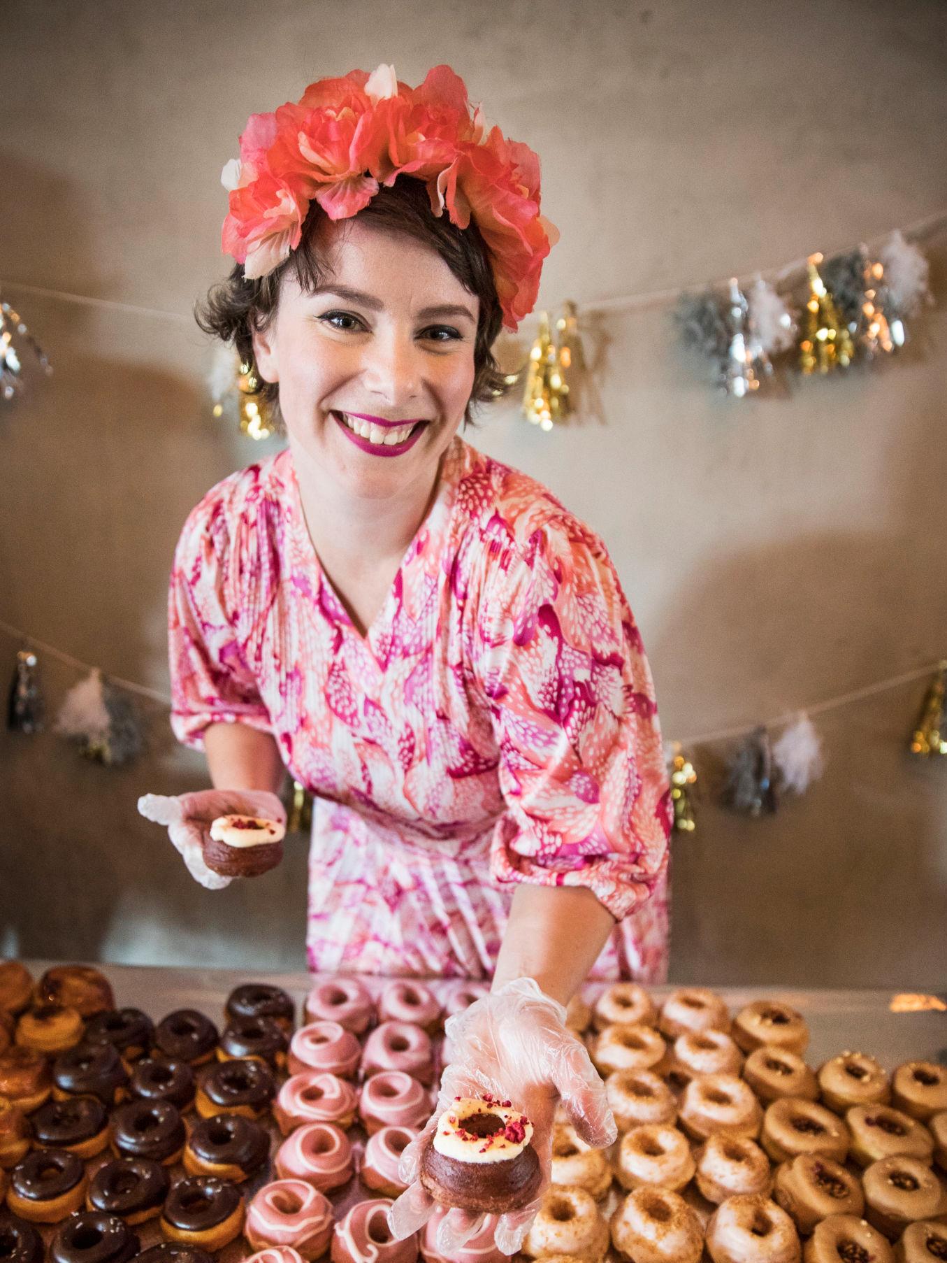 GÅTT PÅ KURS: Talor Browne dro til hjemlandet Australia for å lære seg kunsten å lage håndlagde doughnuts. Her fra en av pop-up-ene. Foto: Frode Hansen/VG