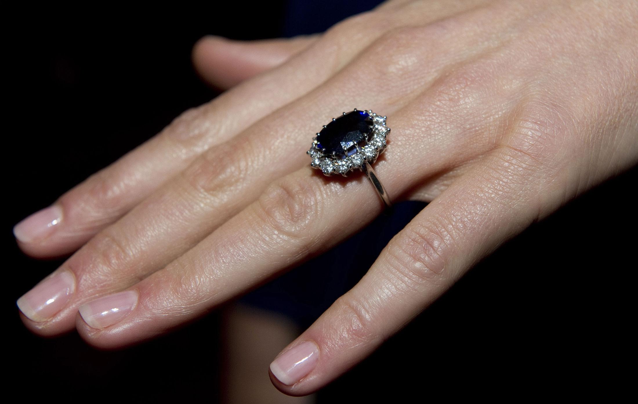 ARVEGODS: Kates forlovelsesring tilhørte prinsesse Diana. Foto: Arthur Edwards/AFP