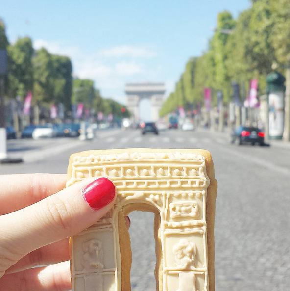 OGSÅ PARIS: Triumfbuen. Foto: @vickiee_yo/Instagram