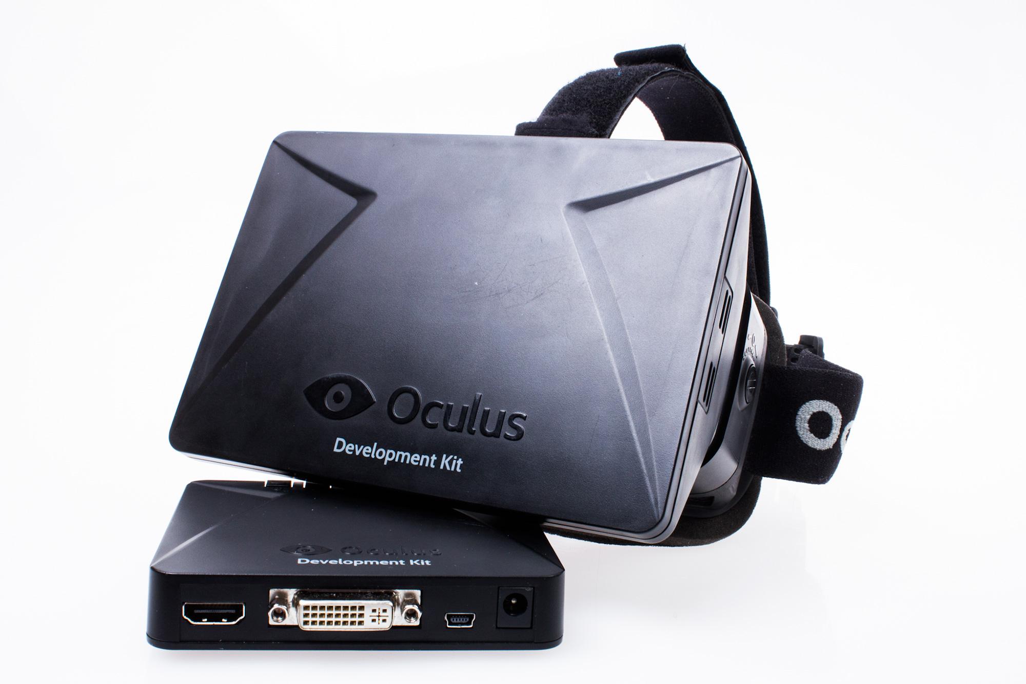Utviklingsversjonen av Oculus Rift har HDMI- og DVI-tilkoblinger.Foto: Varg Aamo, Hardware.no