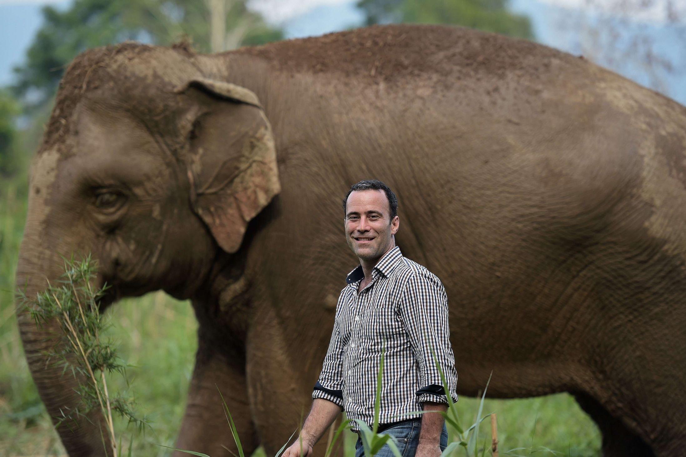 GRUNNLEGGER: Canadiske Blake Dinkin står bak elefantkaffeprosjektet, og sier han brukte ni år på å utvikle luksuskaffen. Foto: Afp