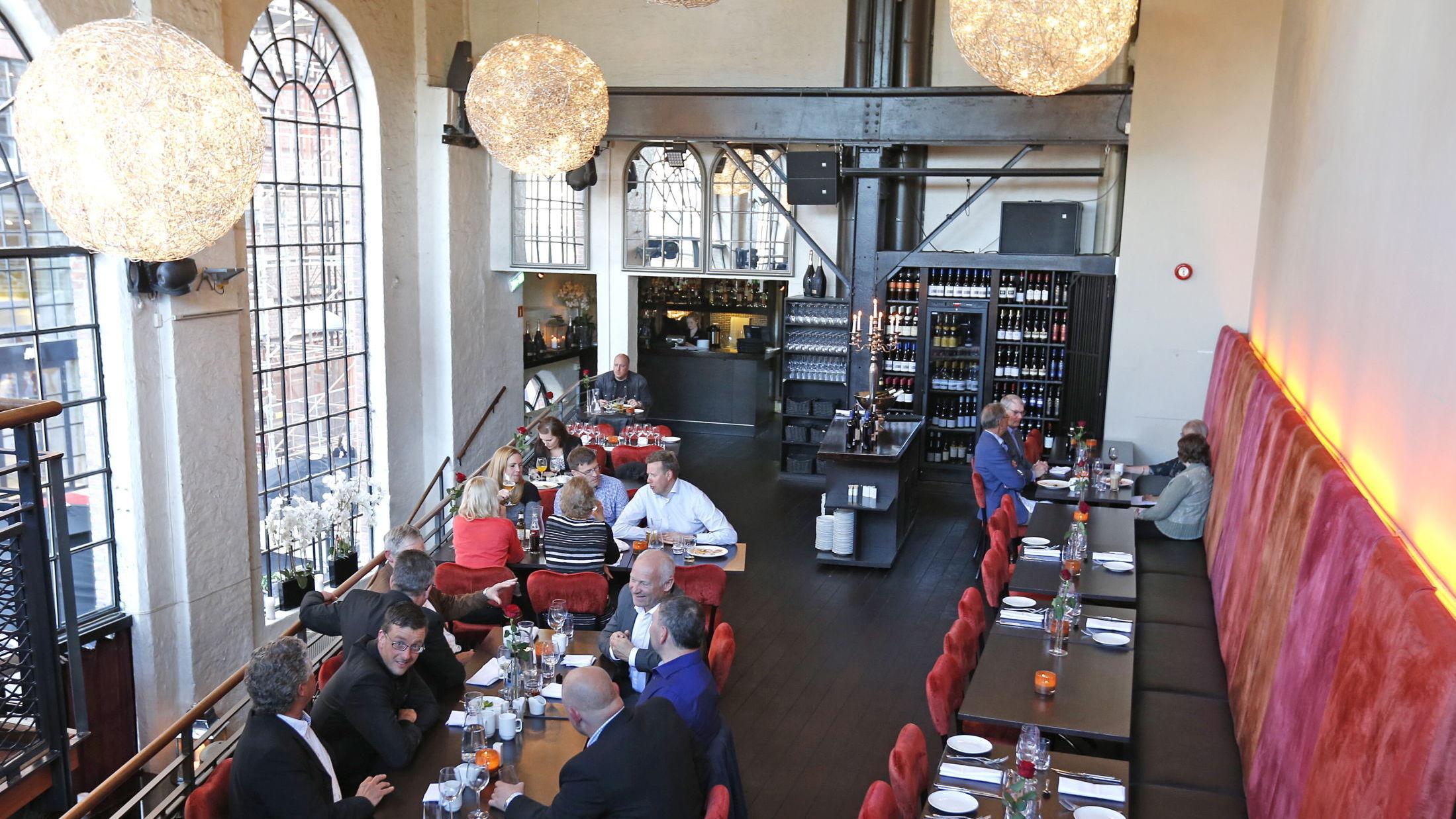 BELEILIG: VGs anmelder mener restauranten er praktisk hvis man skal rett på show, men kan likevel bli et smule stressende måltid. Foto: Trond Solberg/VG