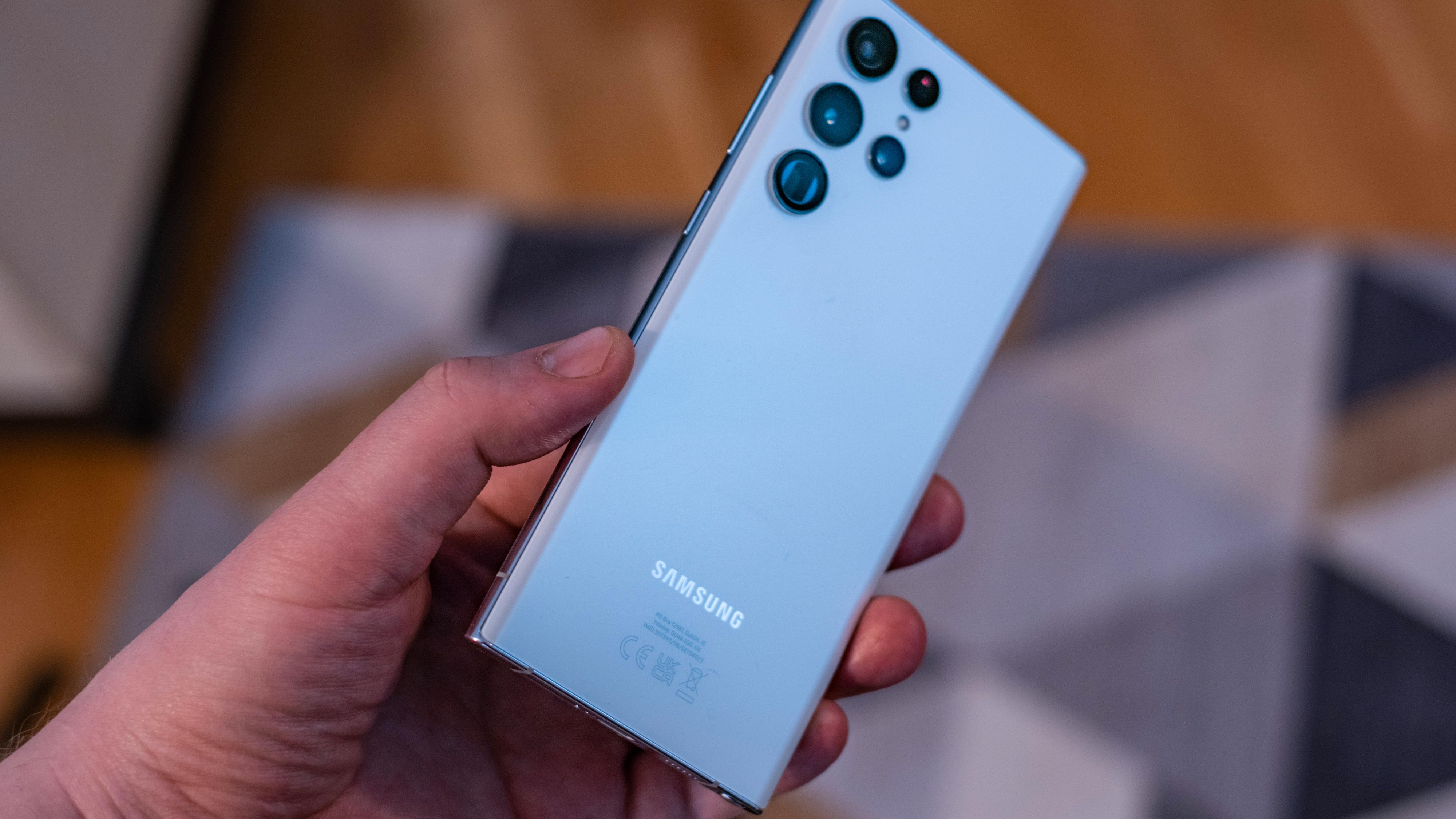 S22 Ultra var Samsungs toppmodell i 2022 - S22-serien ble nylig avløst fra flaggskiptjeneste av S23-telefonene fra Samsung, men de er fortsatt mulig å kjøpe.