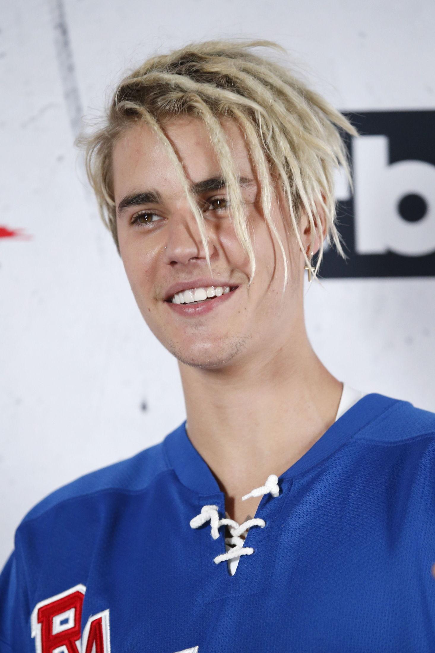 DREADS: I 2016 fikk Bieber dreads i det blonde håret sitt. 