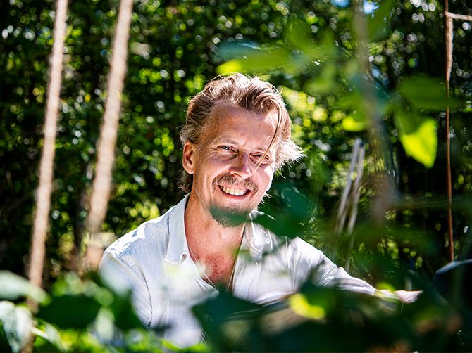 Paul Svensson har under många år vurmat för grönsaker och för att använda fler delar av dem än vad vi vanligen gör – eller törs. 