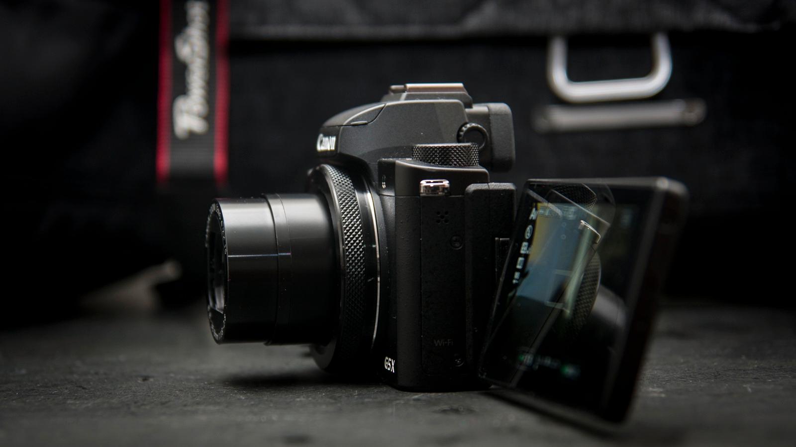 Canon G5 X har en fullstendig utfellbar berøringsskjerm, og er da eneste kamera som får full pott.