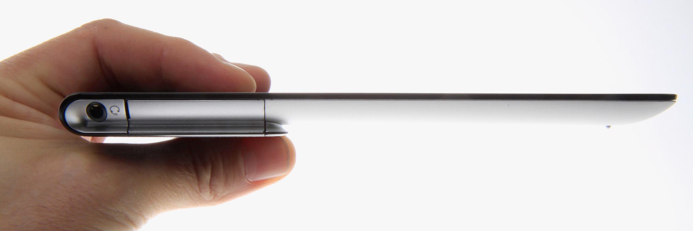 Sony Xperia Tablet S er mye tynnere enn fjorårets Tablet S-modell. .Foto: Kurt Lekanger, Amobil.no