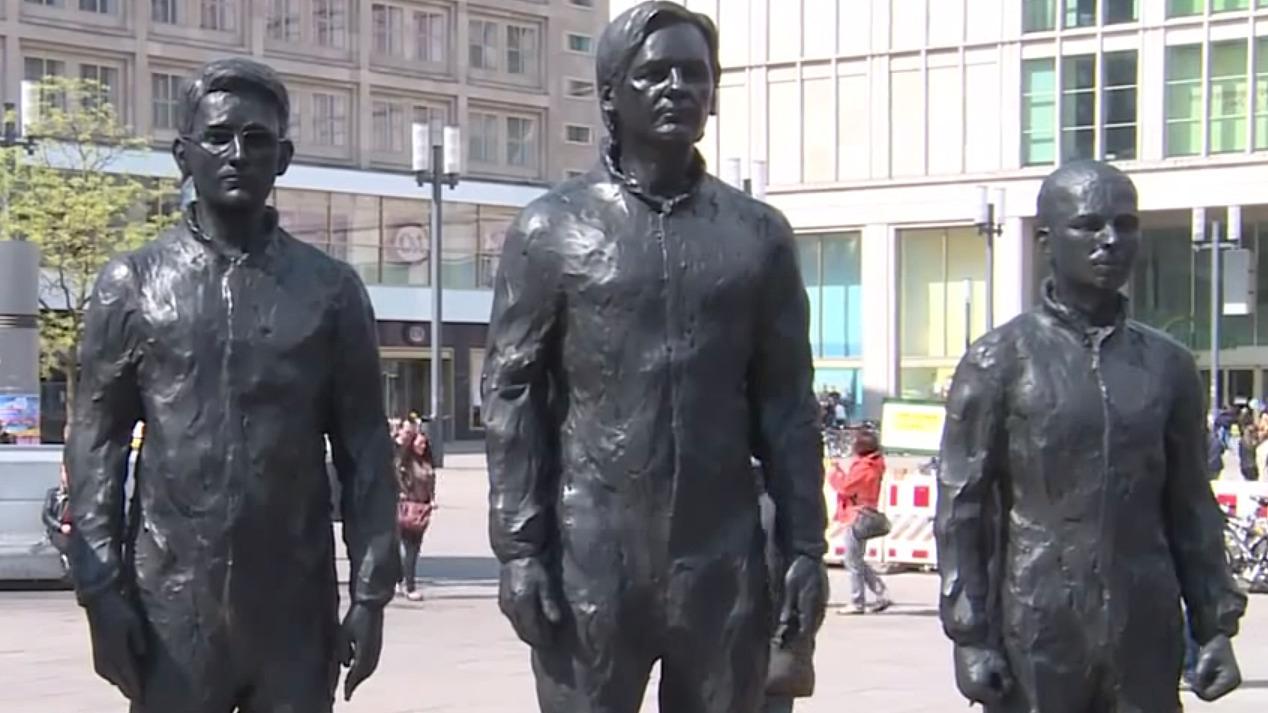Snowden, Assange og Manning har fått statuer i Berlin