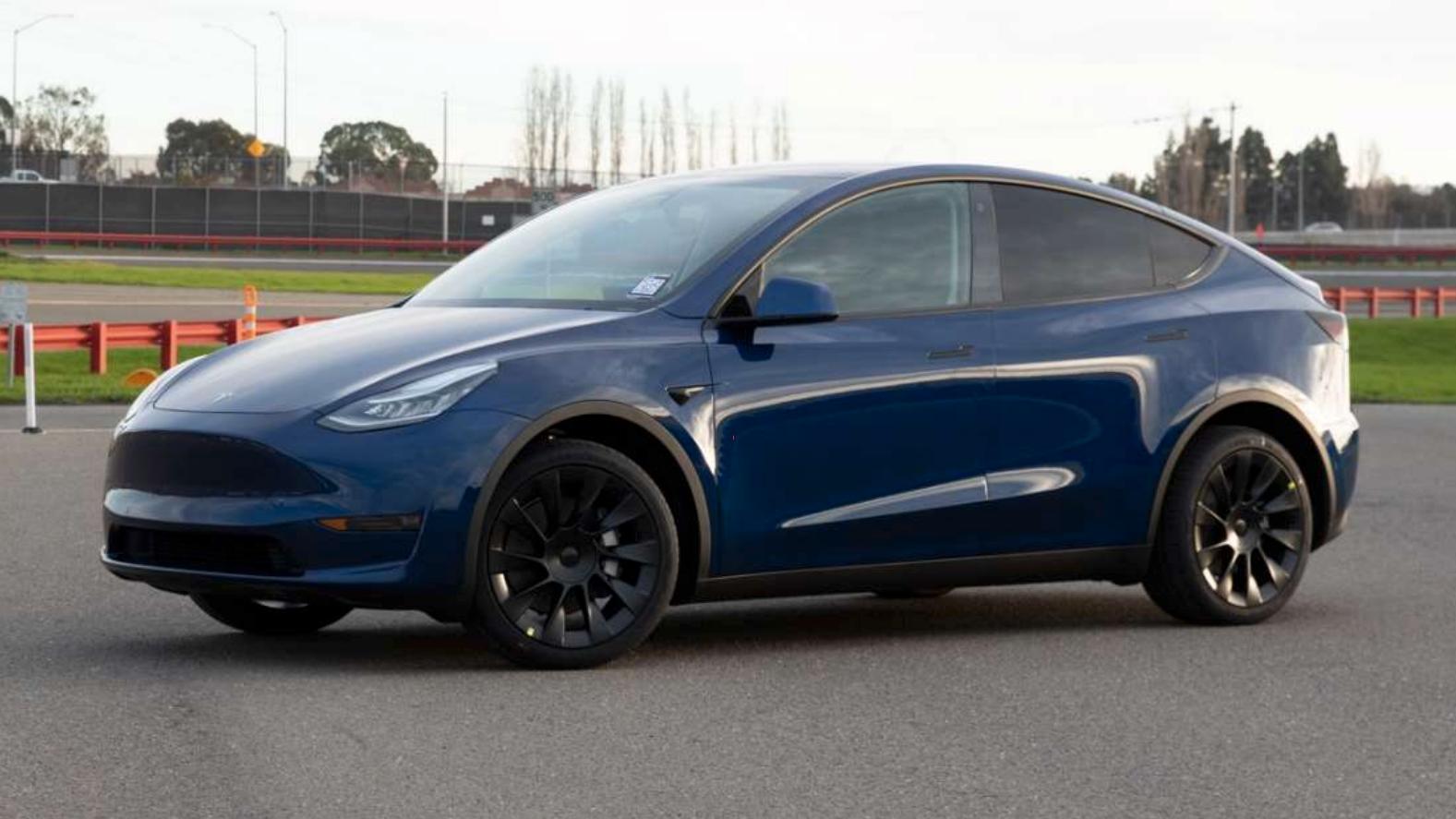 Tesla har begynt å bekrefte Model Y-leveranser til kunder
