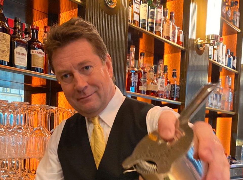 Örjan Åstrand, bartender, ger tips om alkoholfria drinkar.