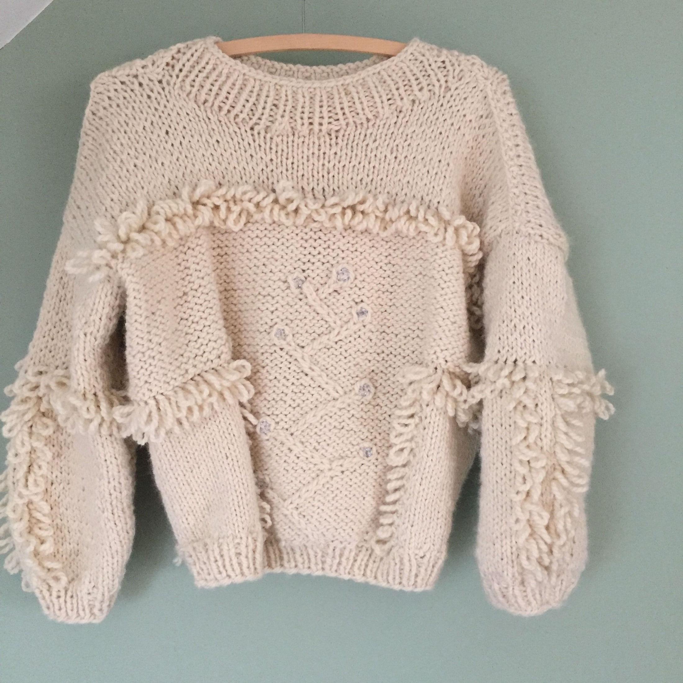 VARM OG KUL: Følger du oppskriften vil du få en genser som ligner denne. Foto: Privat.