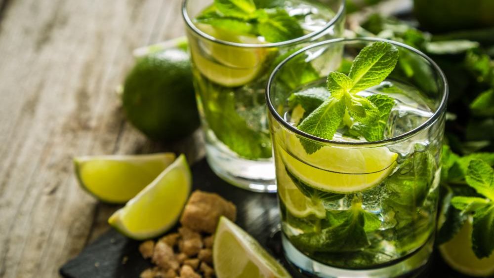Mojito – bjud på en friskt limesyrlig drink