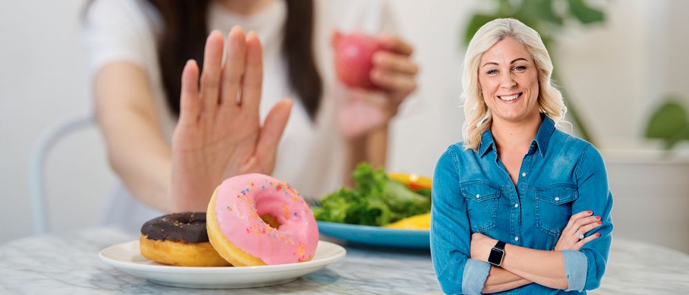 Att sätta förbud eller äta för lite är två misstag du inte bör göra, enligt Josefine Jonasson, leg. dietist på Wellobe.