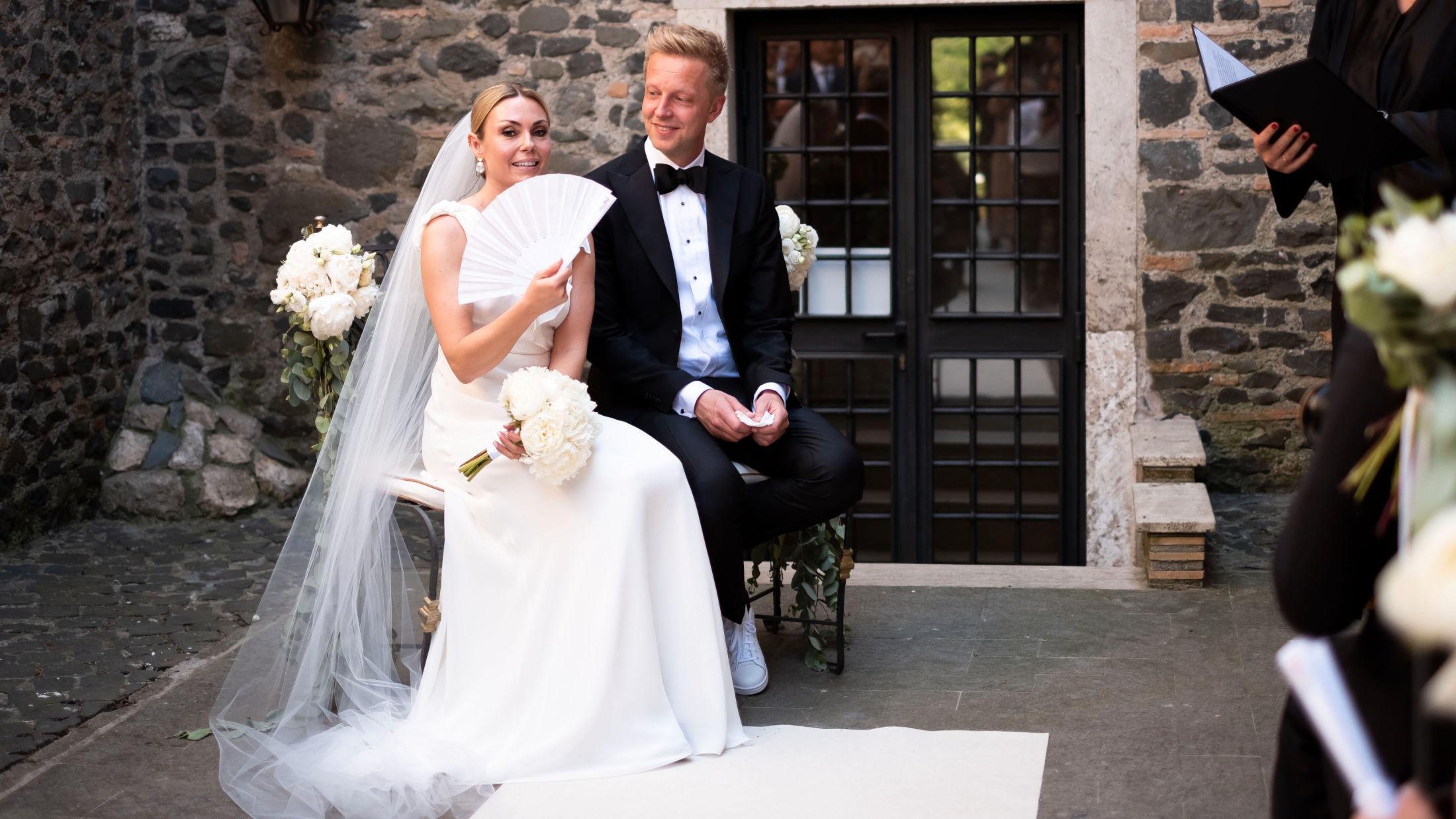 BRUDEPAR: Katrine Kvalsund og Fridtjof Nilsen giftet seg etter ti år som kjærester. Foto: Privat.