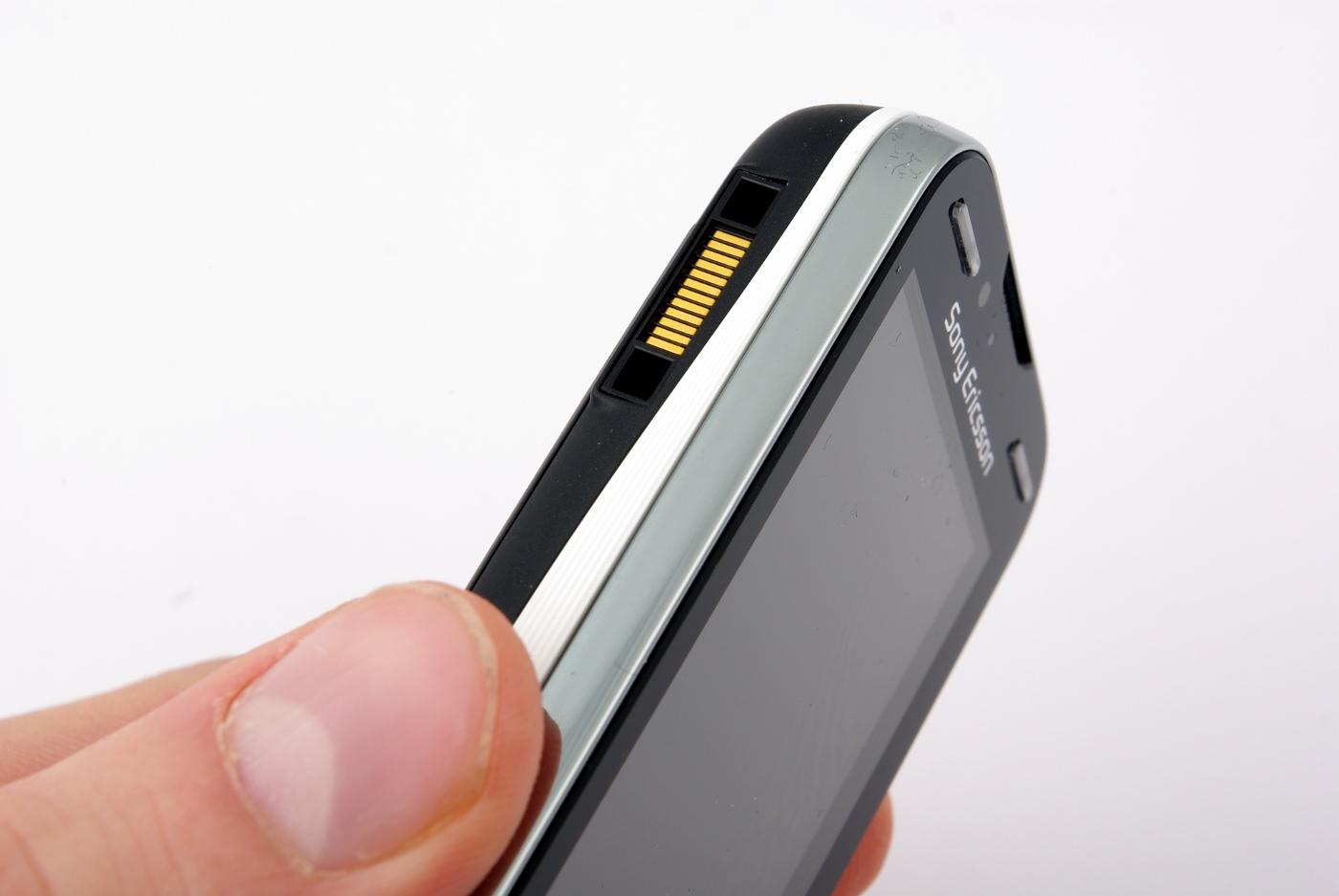Sony Ericssons Fastport der vi gjerne skulle sett micro-USB.
