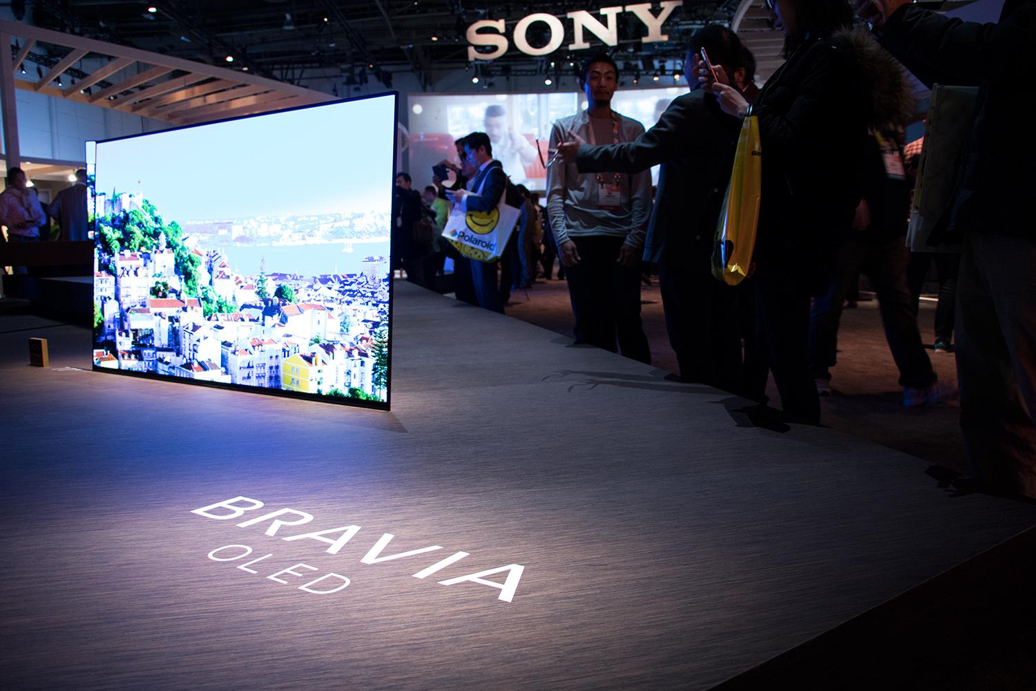 OLED er den mest omtalte skjermteknologien om dagen, og stadig flere produsenter satser på den. LG har ledet an, og nå har også Sony lansert TV-er med LG-paneler på innsiden.