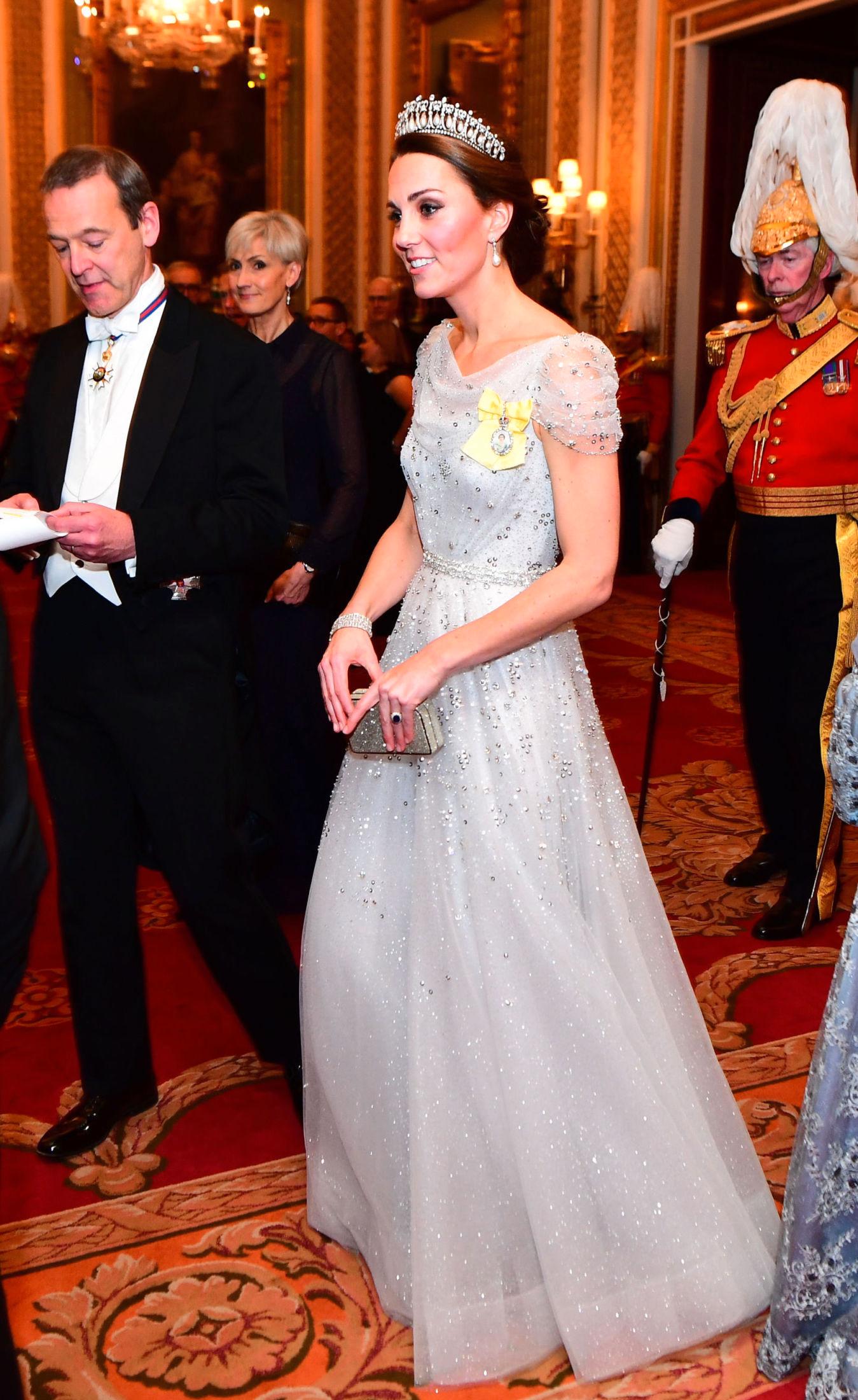 PRINSESSEKJOLE: Her er hertuginnen av Cambridge på årets vinterfest i Buckingham Palace. Foto: Getty Images.