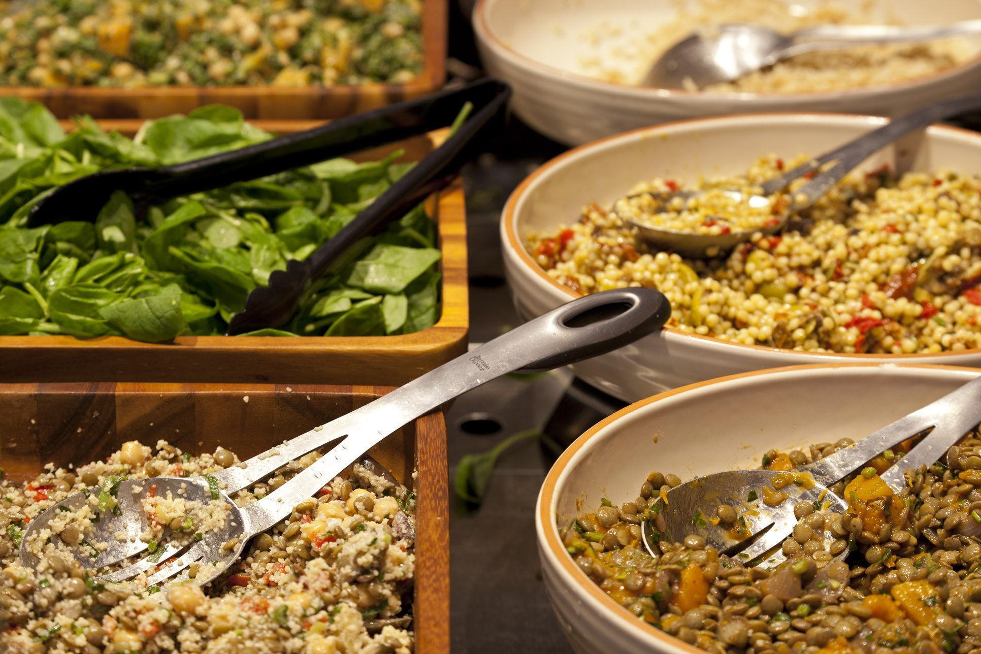 SUNNERE: Linser, spinat og quinoa serveres i stedet for pommes frittes og quarter pounders. Foto: McDonald's