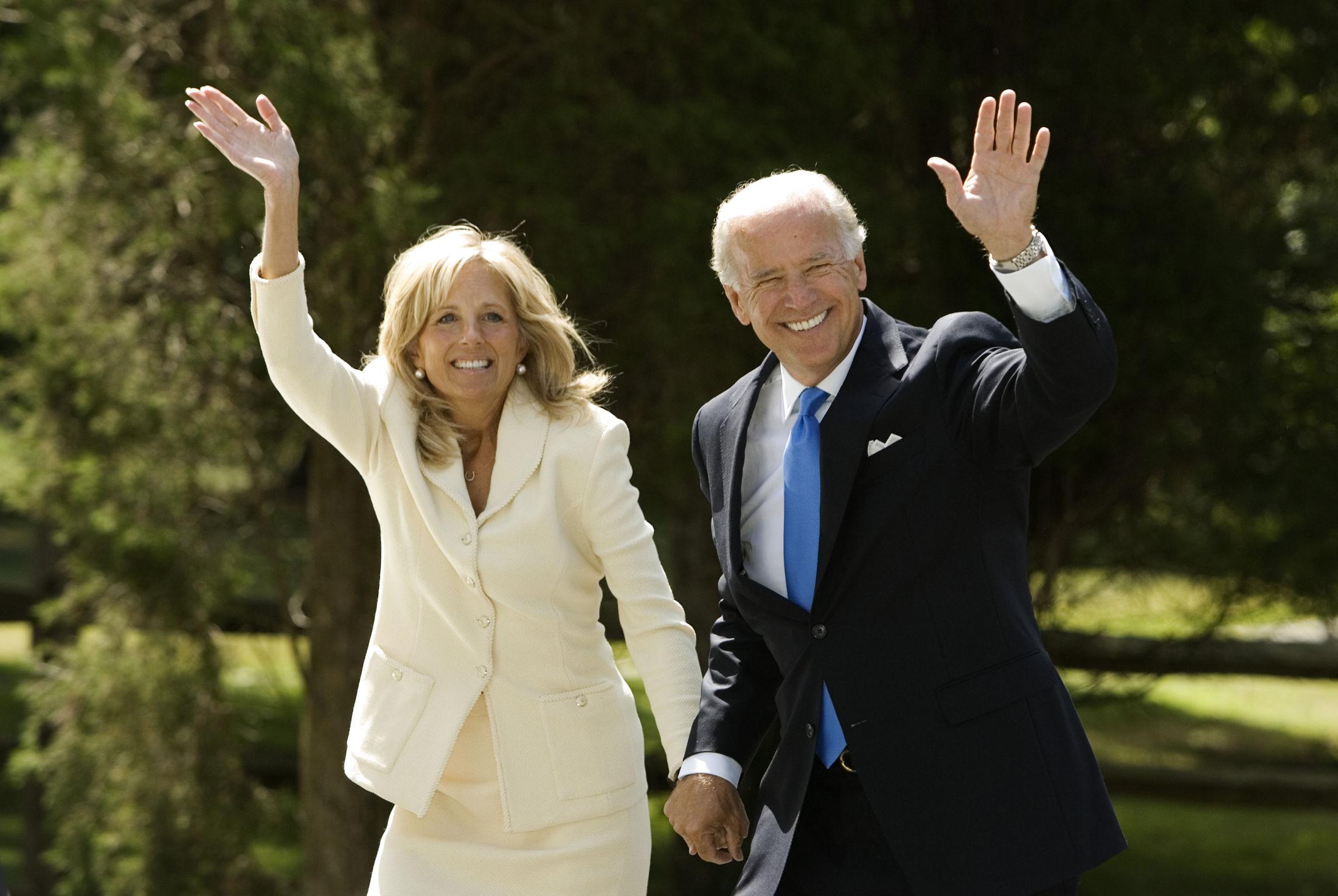 NYTT LIV: I 2008 ble Joe Biden Barack Obamas visepresident. Her er Jill og Joe på vei til valgkampanje. Foto: Haraz N. Ghanbari/AP.